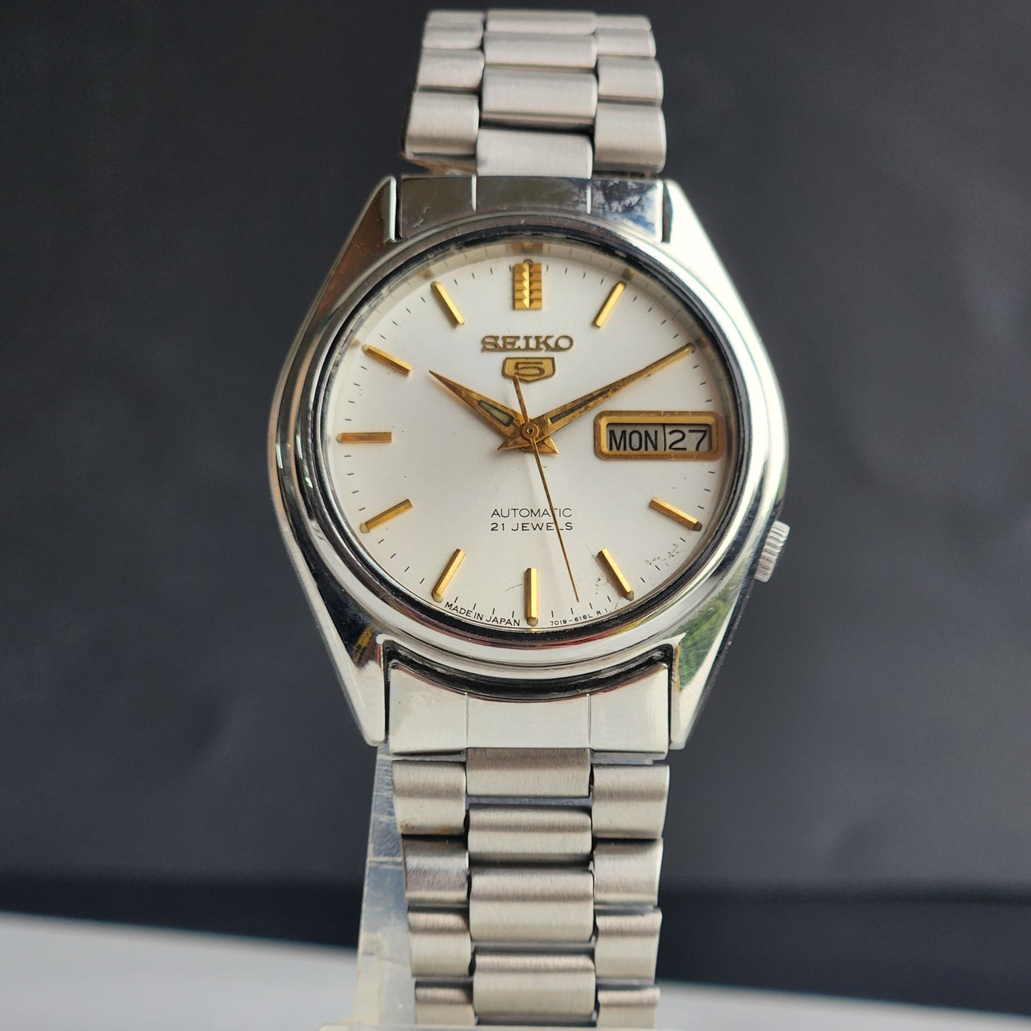 Vintage 1973 Original Seiko 5 Automatic 7019-6081 White Face 17 Jewels Day-Date Japanese Men's Wrist Watch ET75