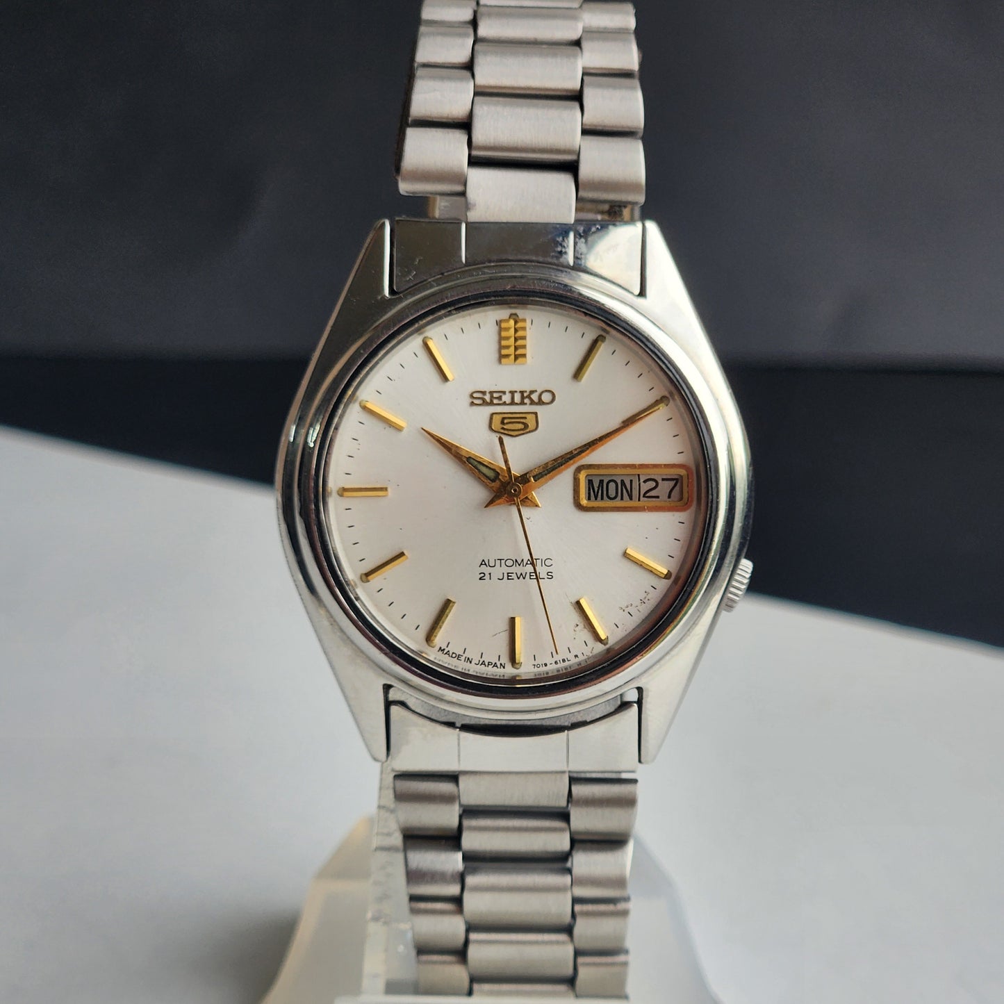 Vintage 1973 Original Seiko 5 Automatic 7019-6081 White Face 17 Jewels Day-Date Japanese Men's Wrist Watch ET75