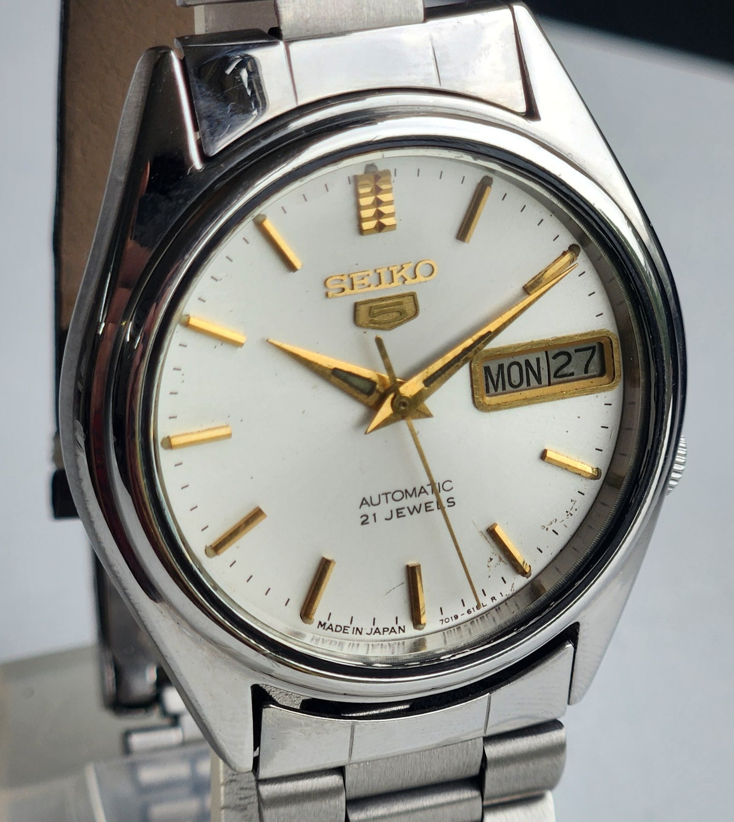 Vintage 1973 Original Seiko 5 Automatic 7019-6081 White Face 17 Jewels Day-Date Japanese Men's Wrist Watch ET75