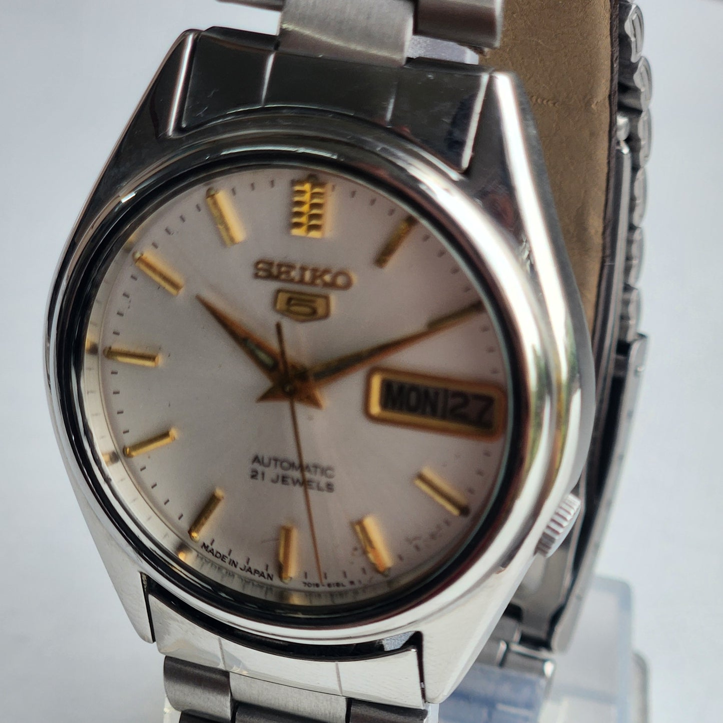 Vintage 1973 Original Seiko 5 Automatic 7019-6081 White Face 17 Jewels Day-Date Japanese Men's Wrist Watch ET75