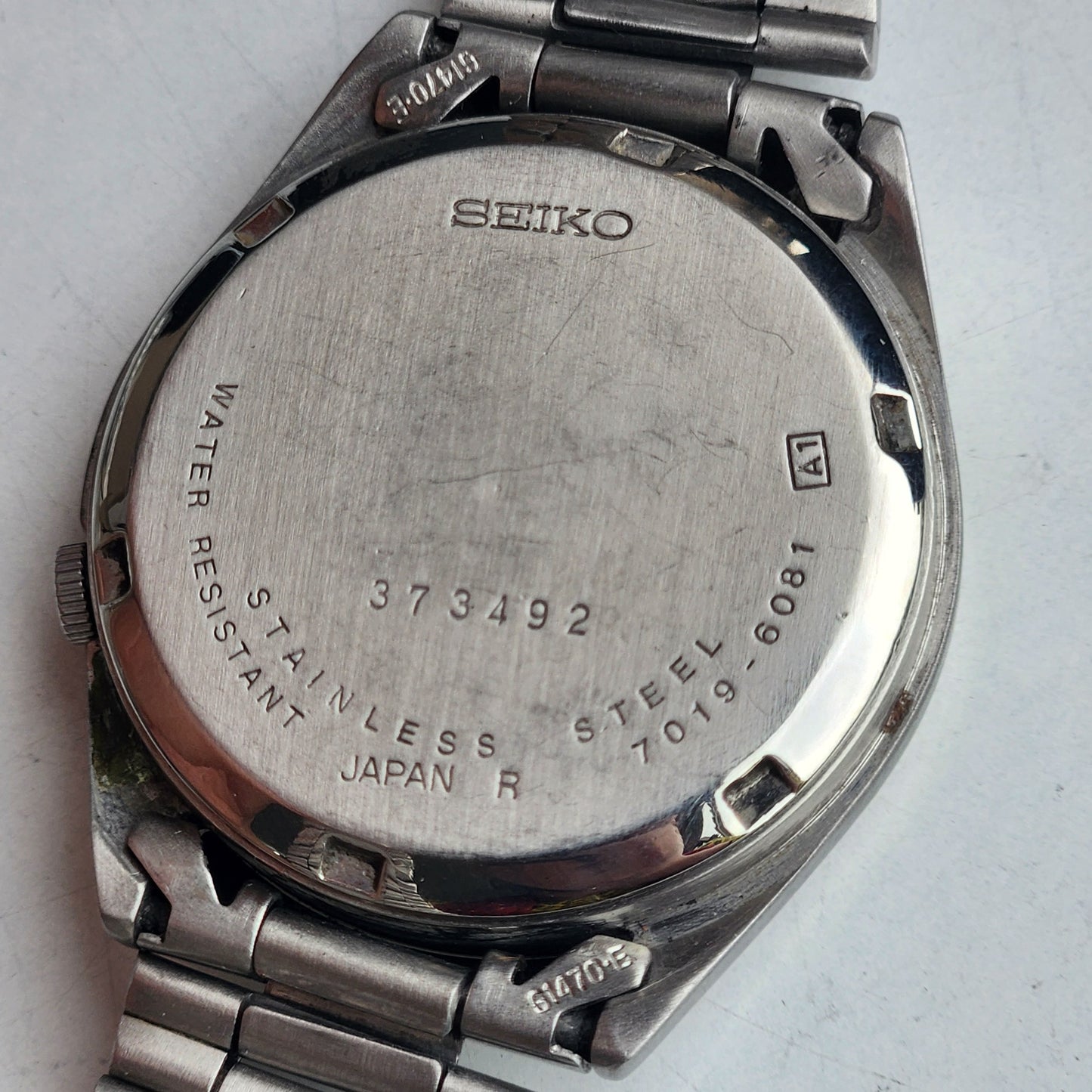 Vintage 1973 Original Seiko 5 Automatic 7019-6081 White Face 17 Jewels Day-Date Japanese Men's Wrist Watch ET75
