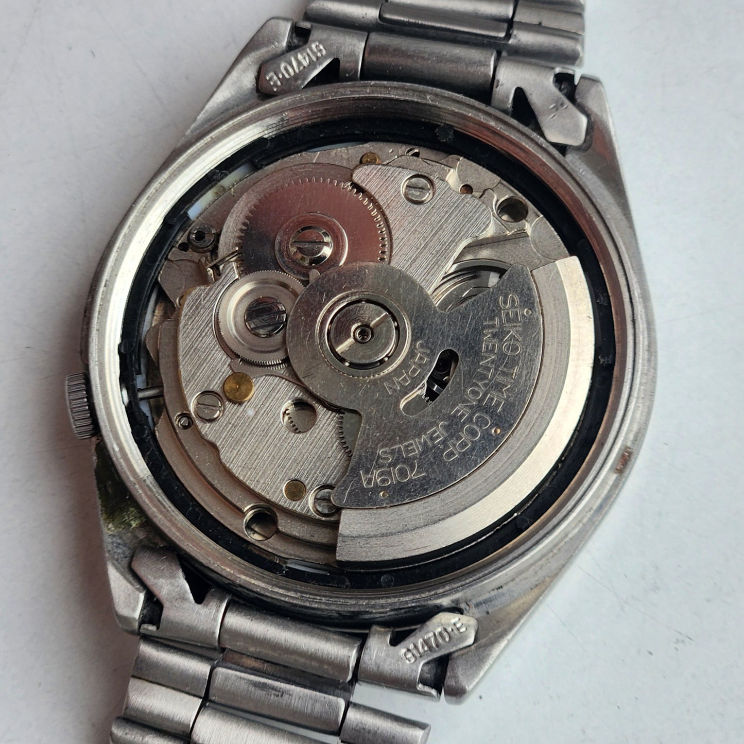 Vintage 1973 Original Seiko 5 Automatic 7019-6081 White Face 17 Jewels Day-Date Japanese Men's Wrist Watch ET75