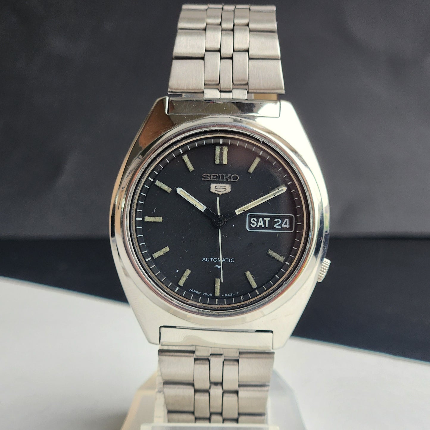 Vintage 1995 Original Seiko 5 Automatic 7009-8330 Black Face 17 Jewels Day-Date Japanese Men's Wrist Watch ET77