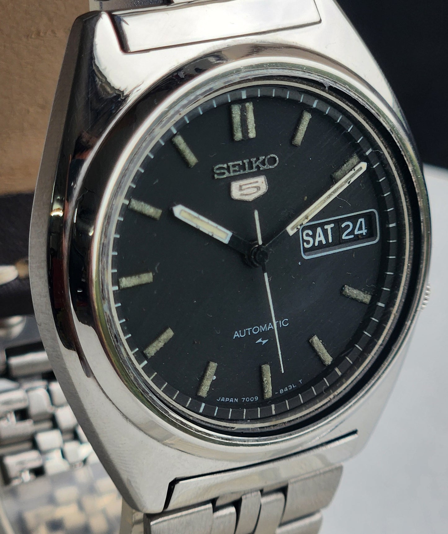 Vintage 1995 Original Seiko 5 Automatic 7009-8330 Black Face 17 Jewels Day-Date Japanese Men's Wrist Watch ET77