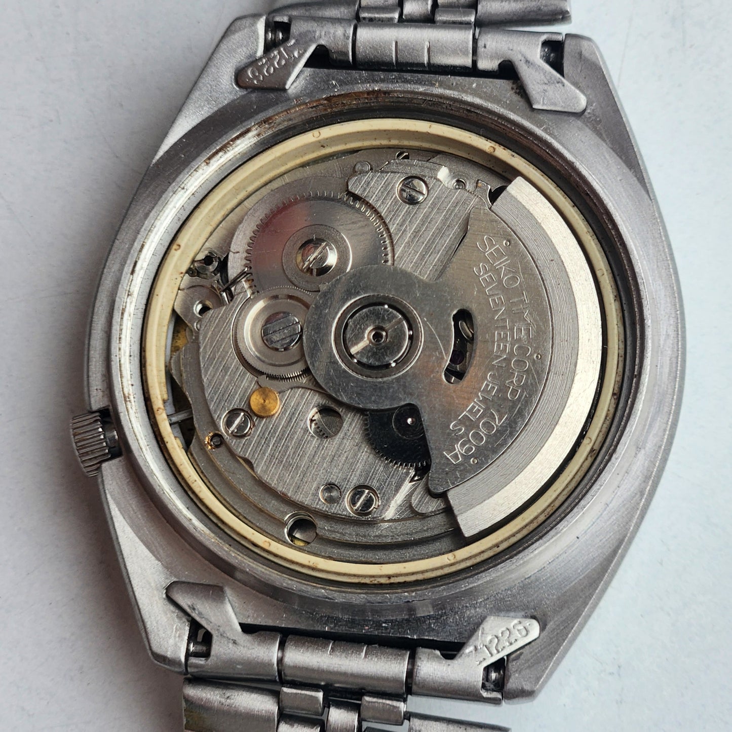 Vintage 1995 Original Seiko 5 Automatic 7009-8330 Black Face 17 Jewels Day-Date Japanese Men's Wrist Watch ET77
