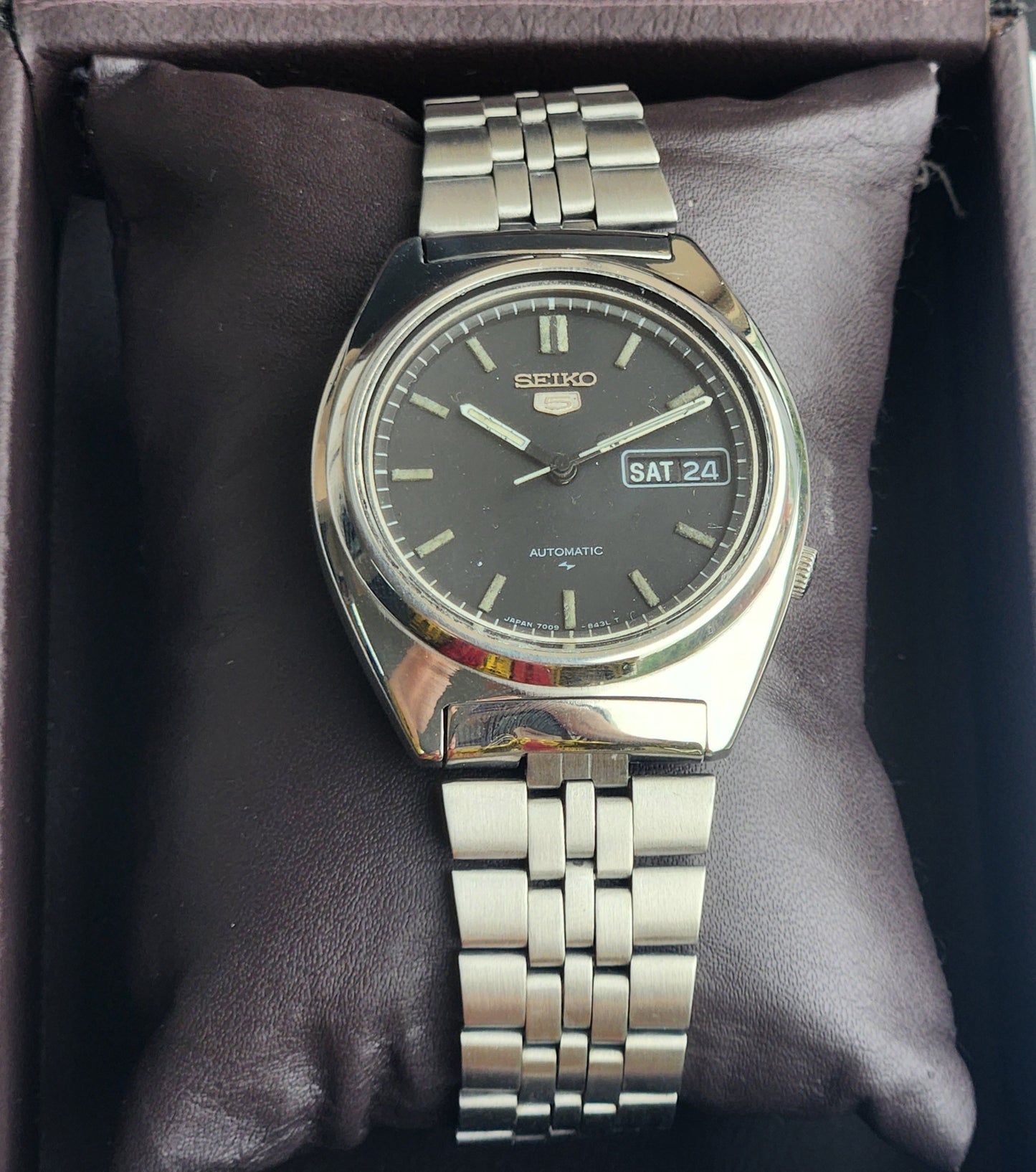 Vintage 1995 Original Seiko 5 Automatic 7009-8330 Black Face 17 Jewels Day-Date Japanese Men's Wrist Watch ET77