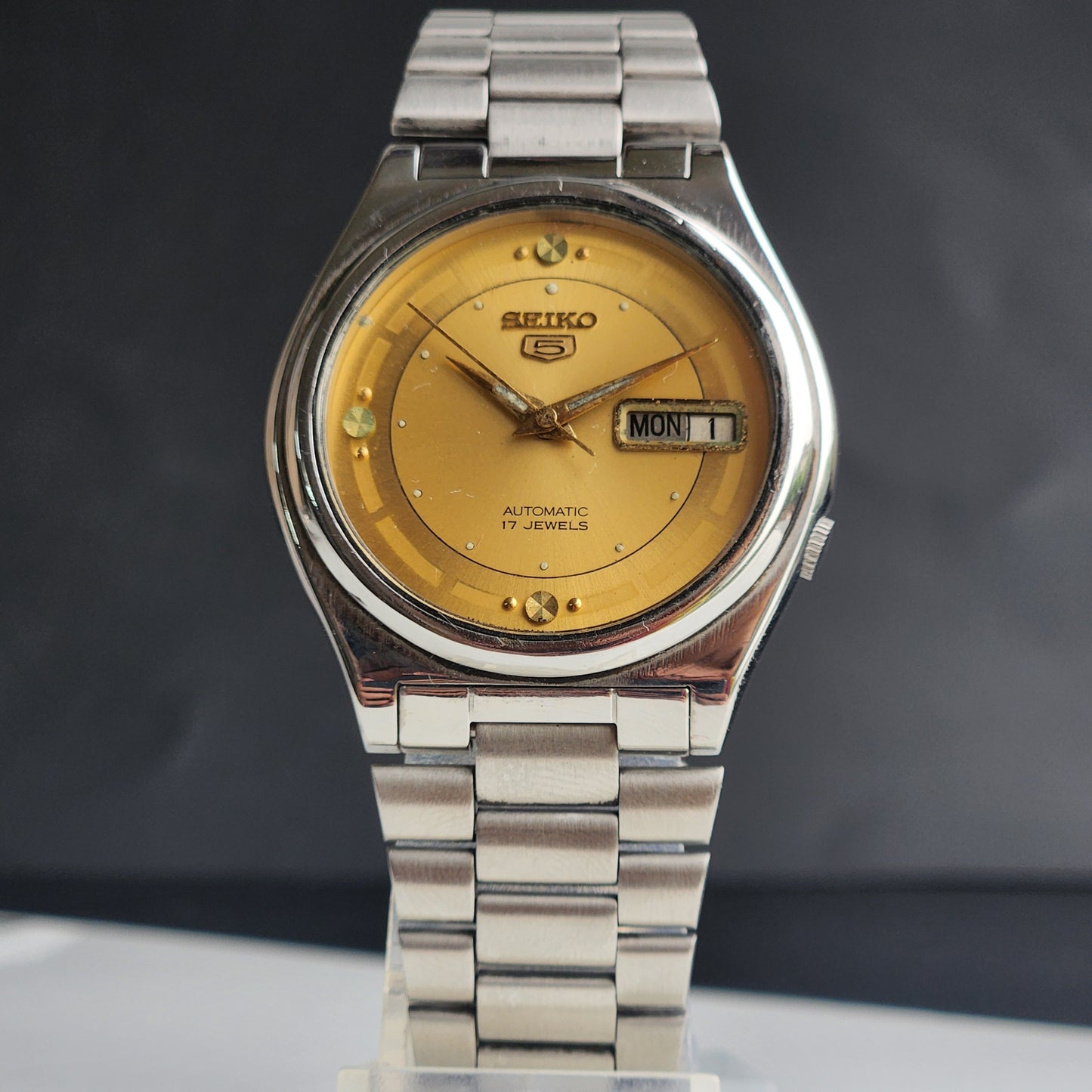 Vintage 1983 Original Seiko 5 Automatic 7009-821J Golden Face 17 Jewels Day-Date Japanese Men's Wrist Watch ET78