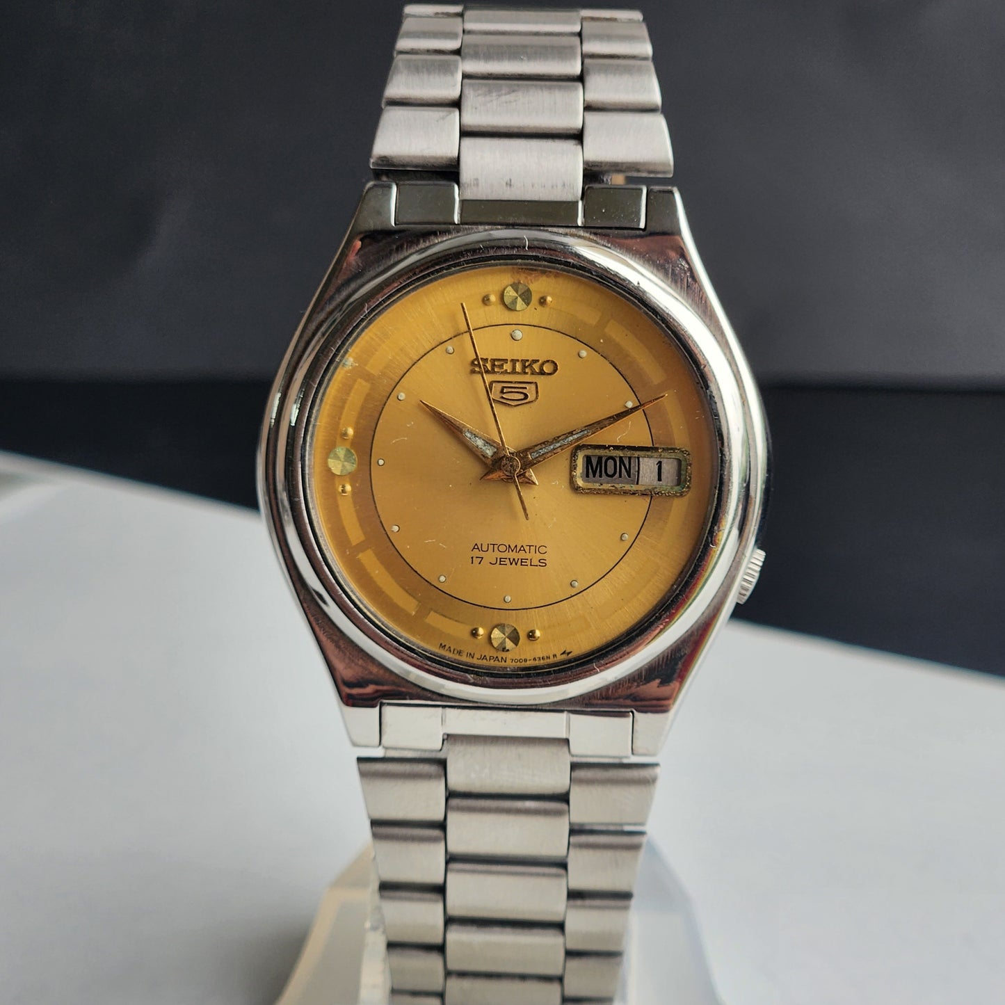 Vintage 1983 Original Seiko 5 Automatic 7009-821J Golden Face 17 Jewels Day-Date Japanese Men's Wrist Watch ET78