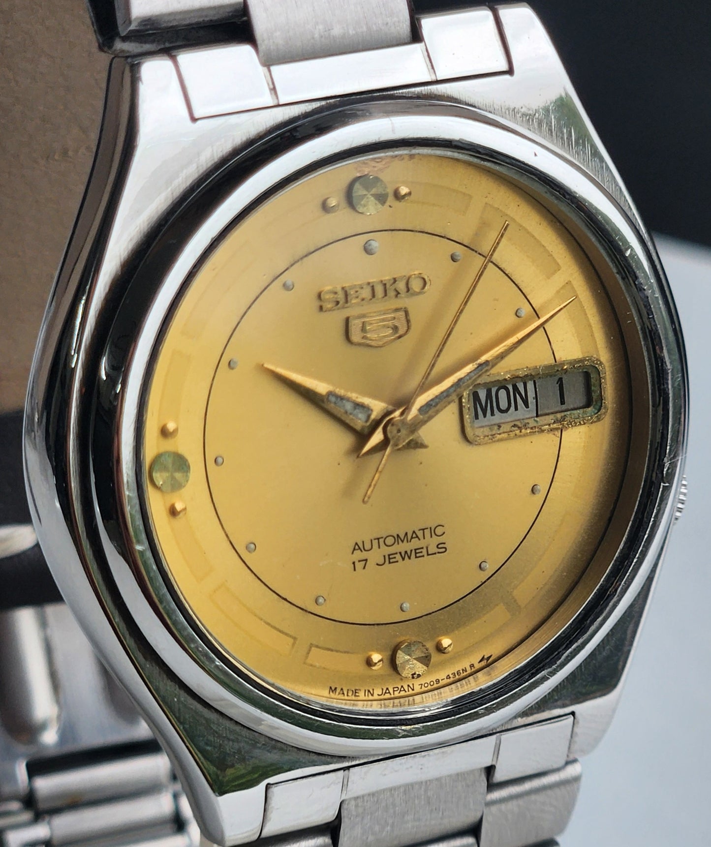 Vintage 1983 Original Seiko 5 Automatic 7009-821J Golden Face 17 Jewels Day-Date Japanese Men's Wrist Watch ET78
