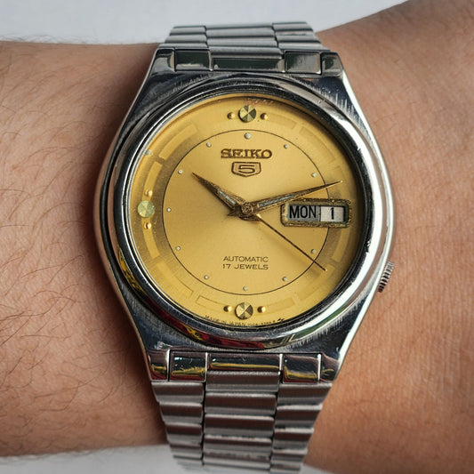 Vintage 1983 Original Seiko 5 Automatic 7009-821J Golden Face 17 Jewels Day-Date Japanese Men's Wrist Watch ET78