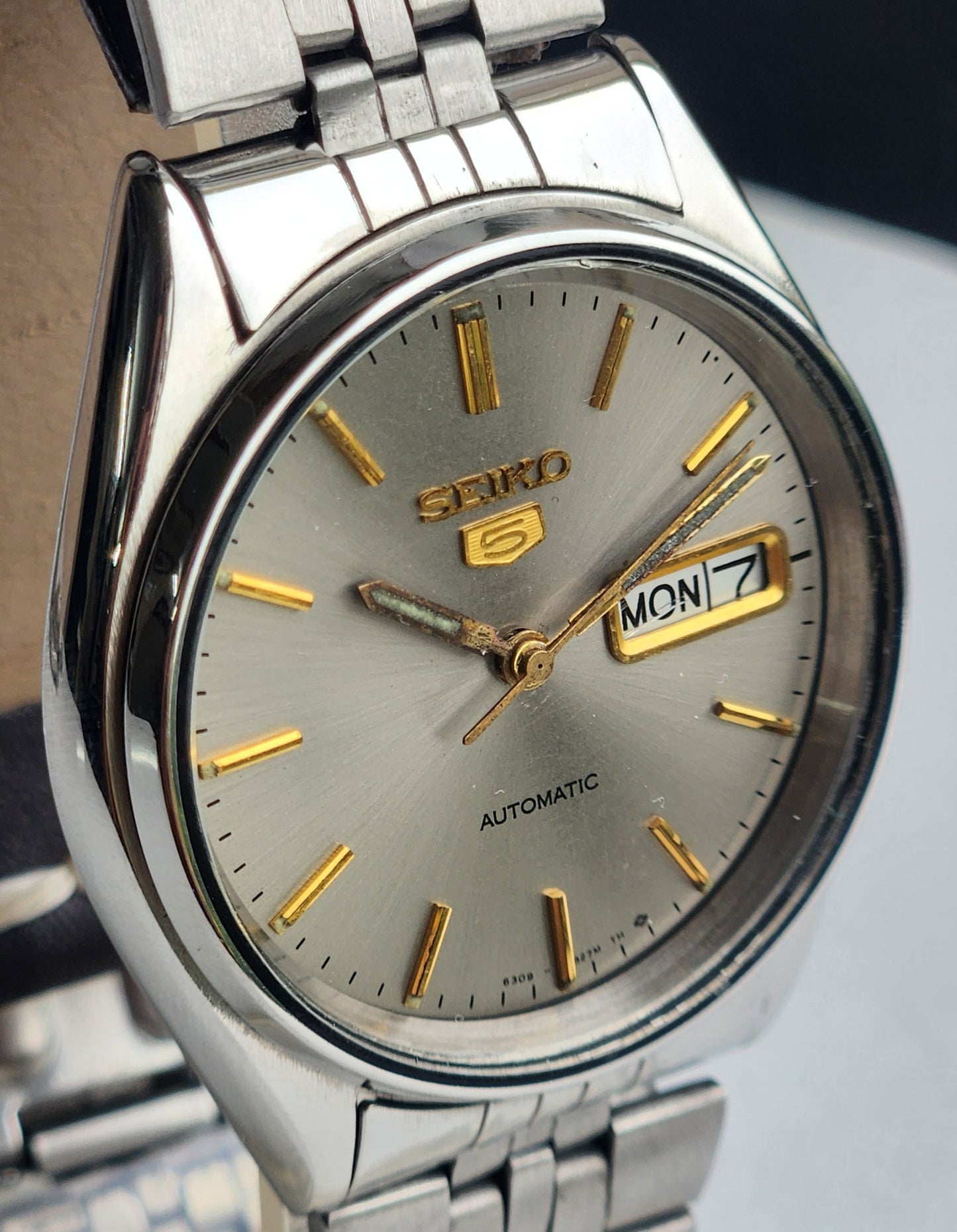 Vintage 1985 Original Seiko 5 Automatic 6309-8900 Grey Face 17 Jewels Day-Date Japanese Men's Wrist Watch ET82