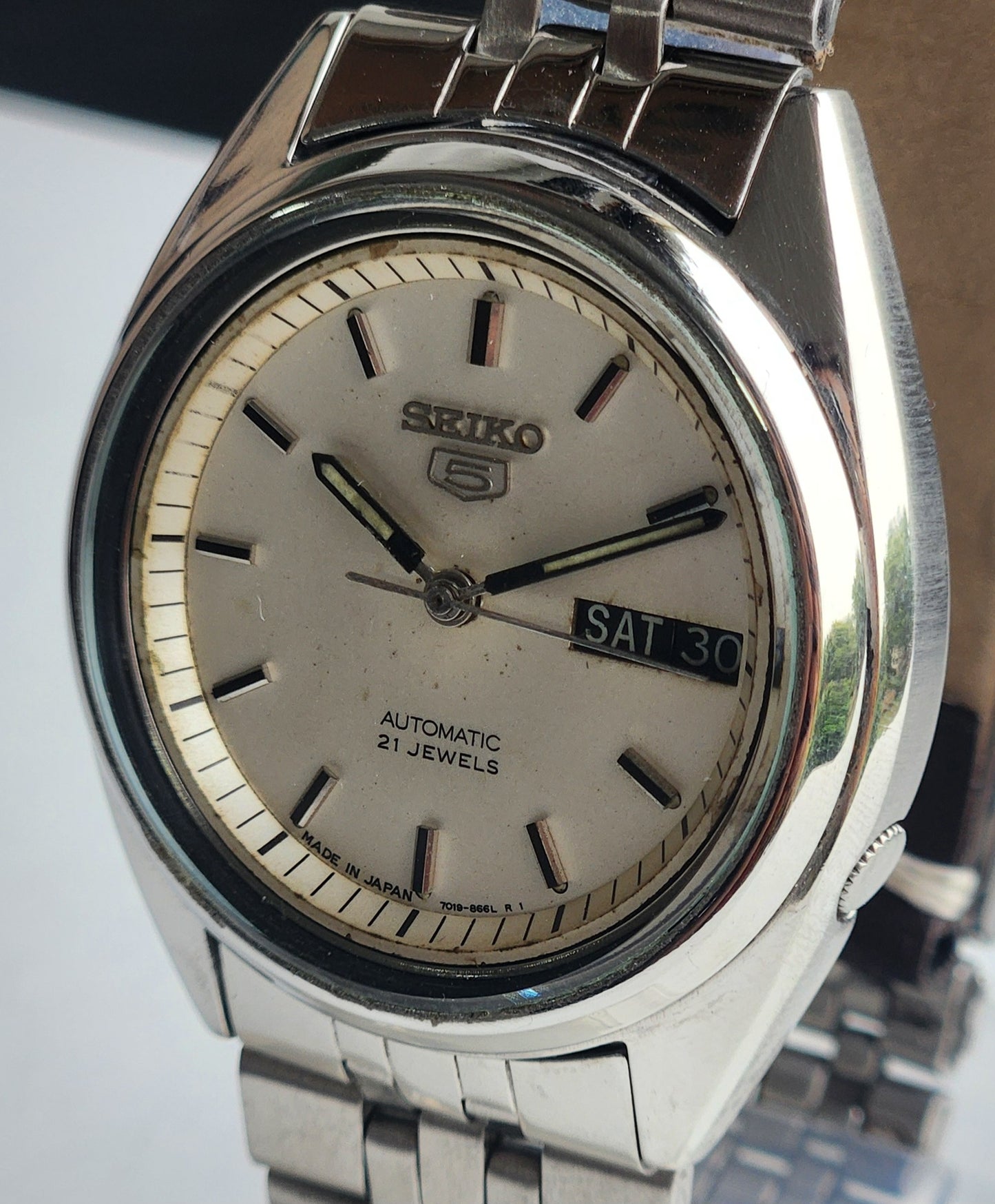 Vintage 1981 Original Seiko 5 Automatic 7009-5354 White Face 17 Jewels Day-Date Japanese Men's Wrist Watch ET83