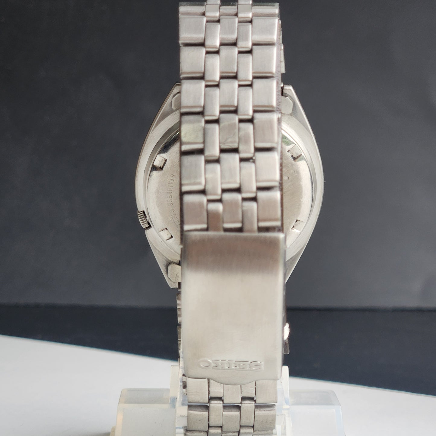 Vintage 1981 Original Seiko 5 Automatic 7009-5354 White Face 17 Jewels Day-Date Japanese Men's Wrist Watch ET83