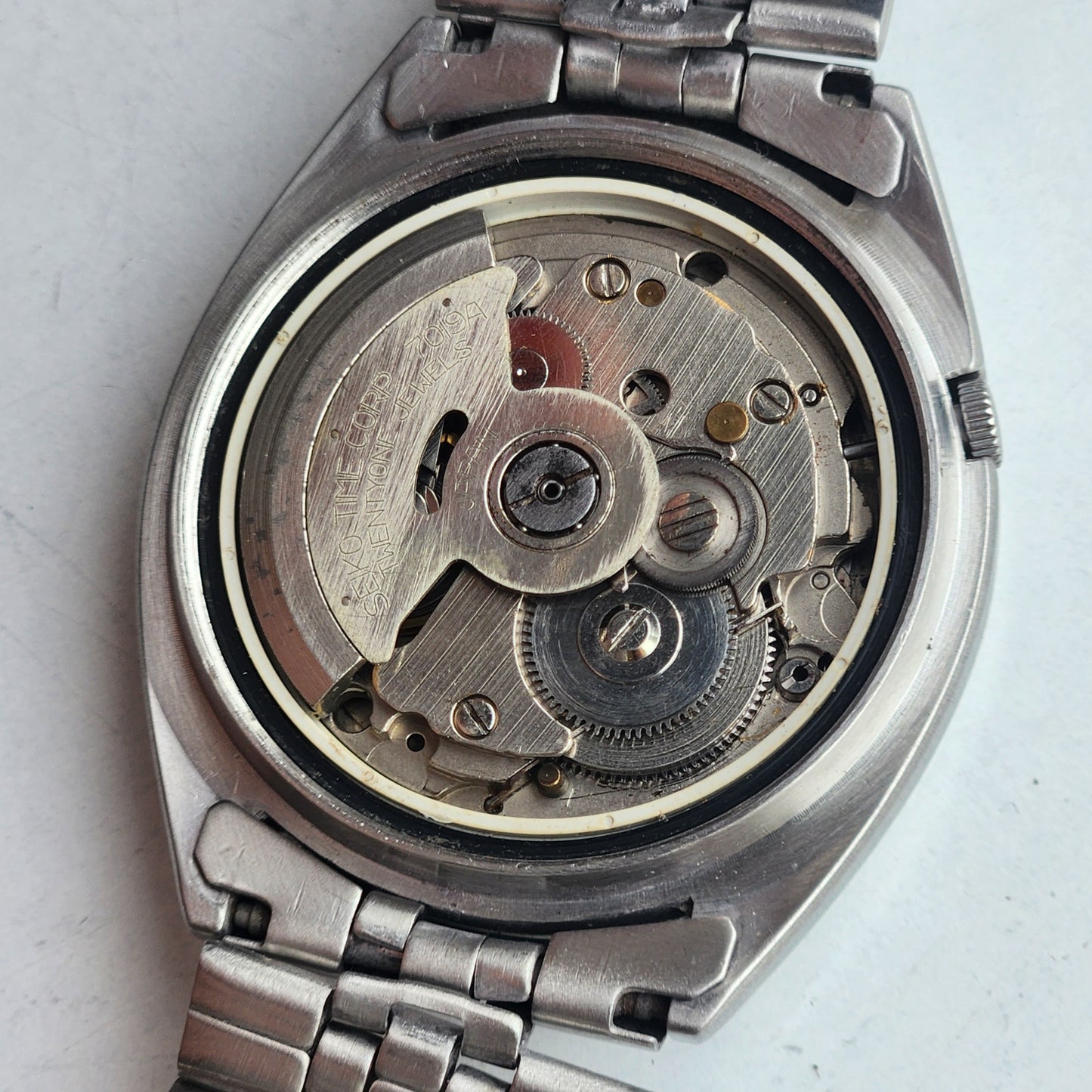 Vintage 1981 Original Seiko 5 Automatic 7009-5354 White Face 17 Jewels Day-Date Japanese Men's Wrist Watch ET83