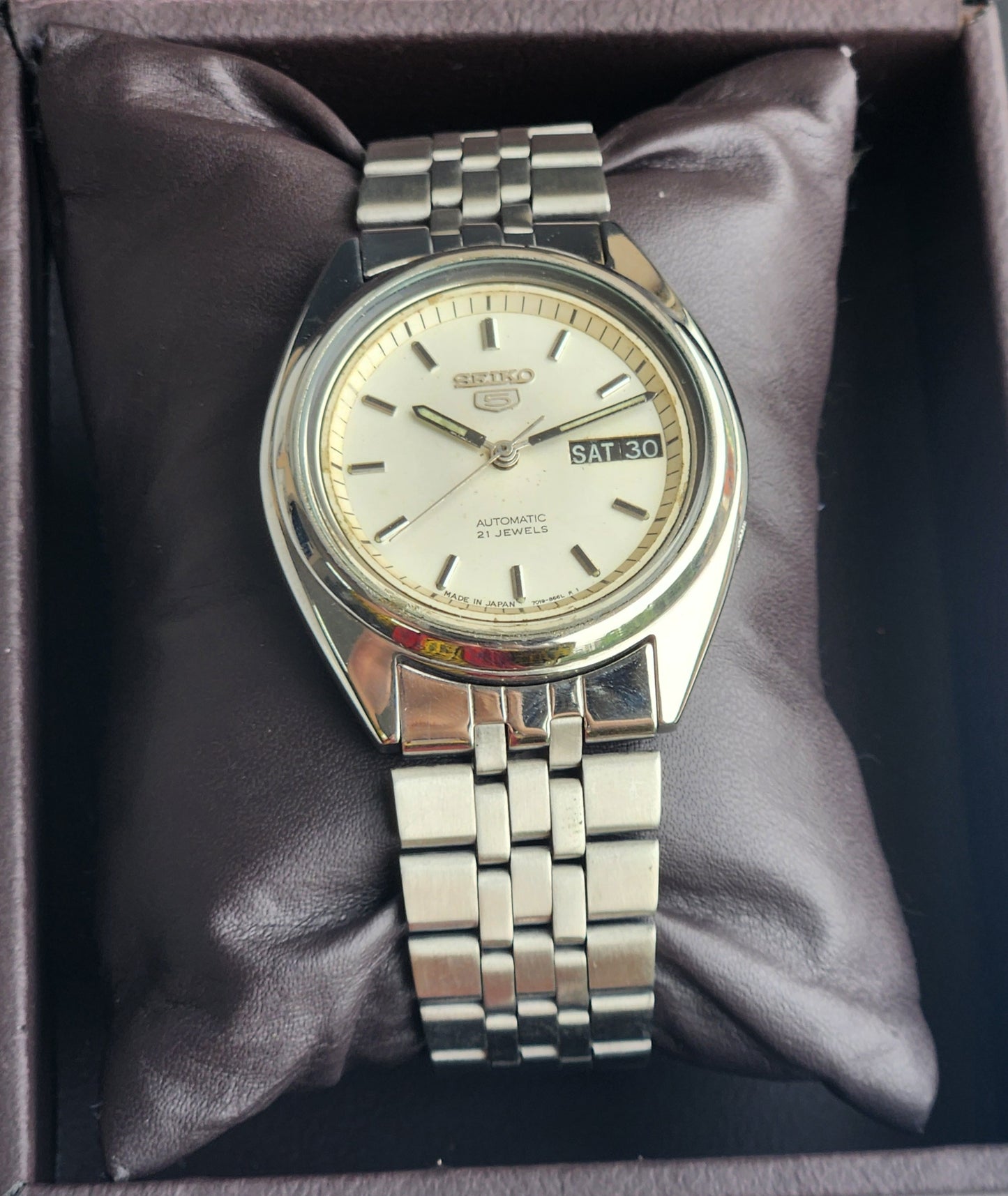 Vintage 1981 Original Seiko 5 Automatic 7009-5354 White Face 17 Jewels Day-Date Japanese Men's Wrist Watch ET83