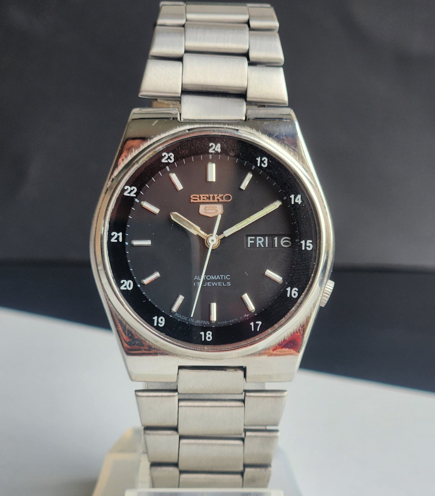 Vintage 1985 Original Seiko 5 Automatic 7009-3161 Black Face 17 Jewels Day-Date Japanese Men's Wrist Watch ET86