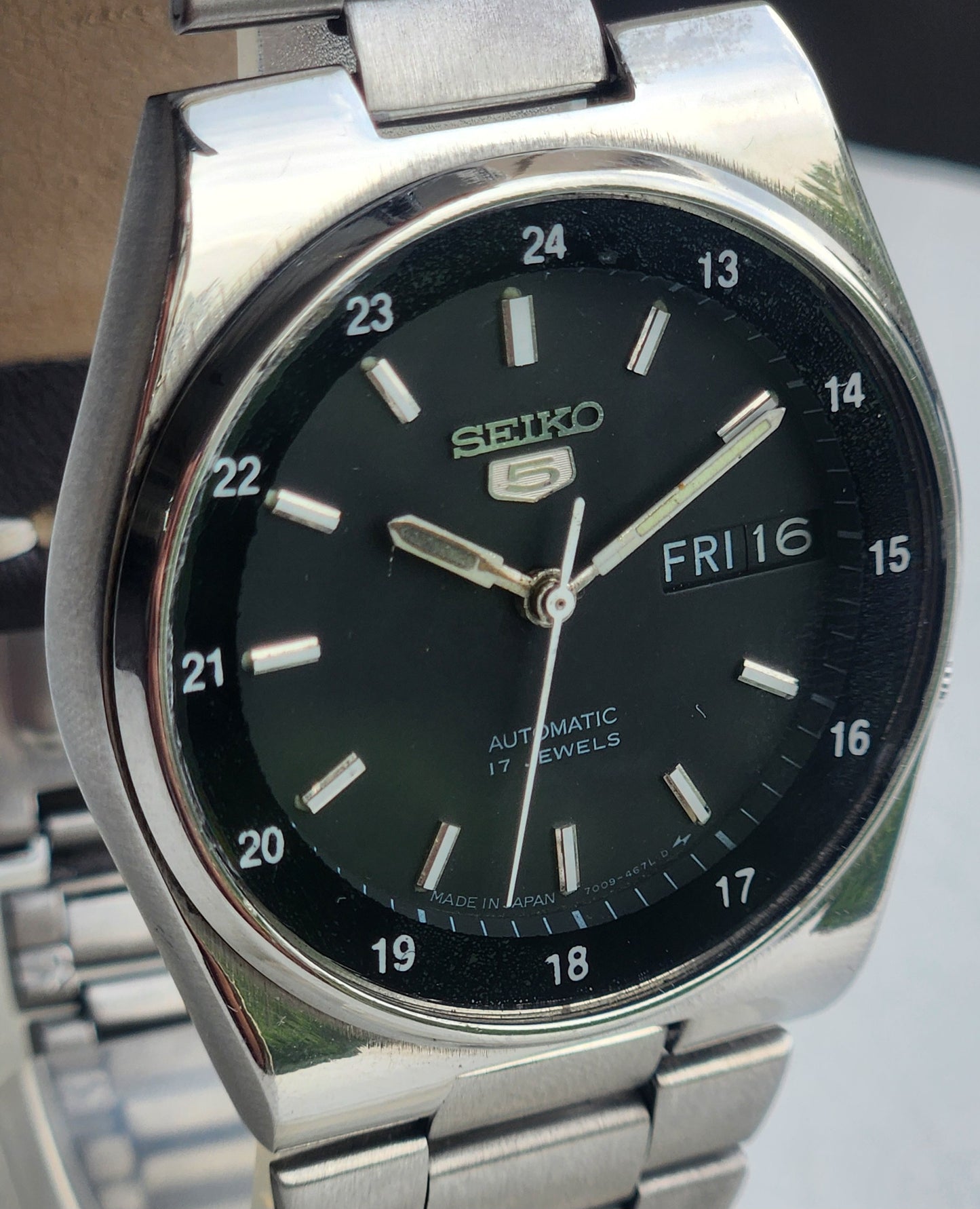 Vintage 1985 Original Seiko 5 Automatic 7009-3161 Black Face 17 Jewels Day-Date Japanese Men's Wrist Watch ET86