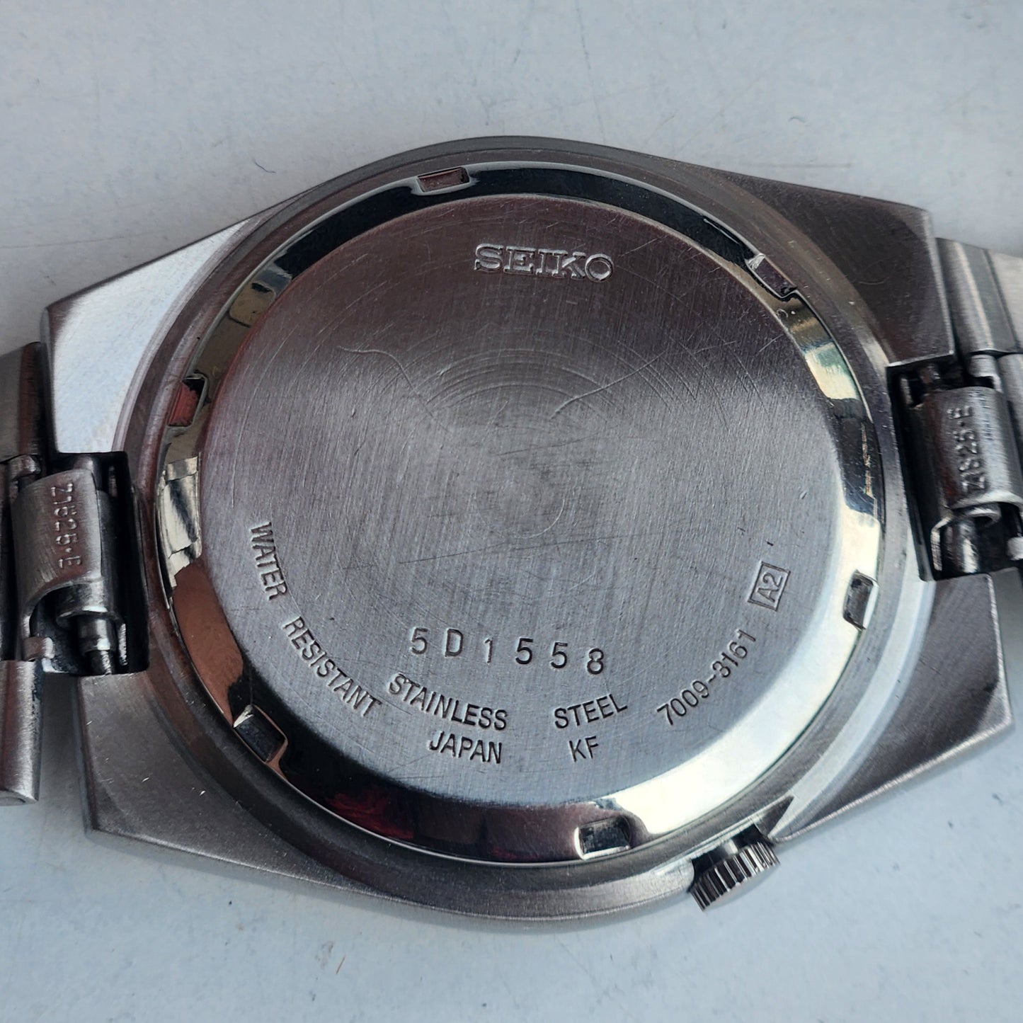Vintage 1985 Original Seiko 5 Automatic 7009-3161 Black Face 17 Jewels Day-Date Japanese Men's Wrist Watch ET86