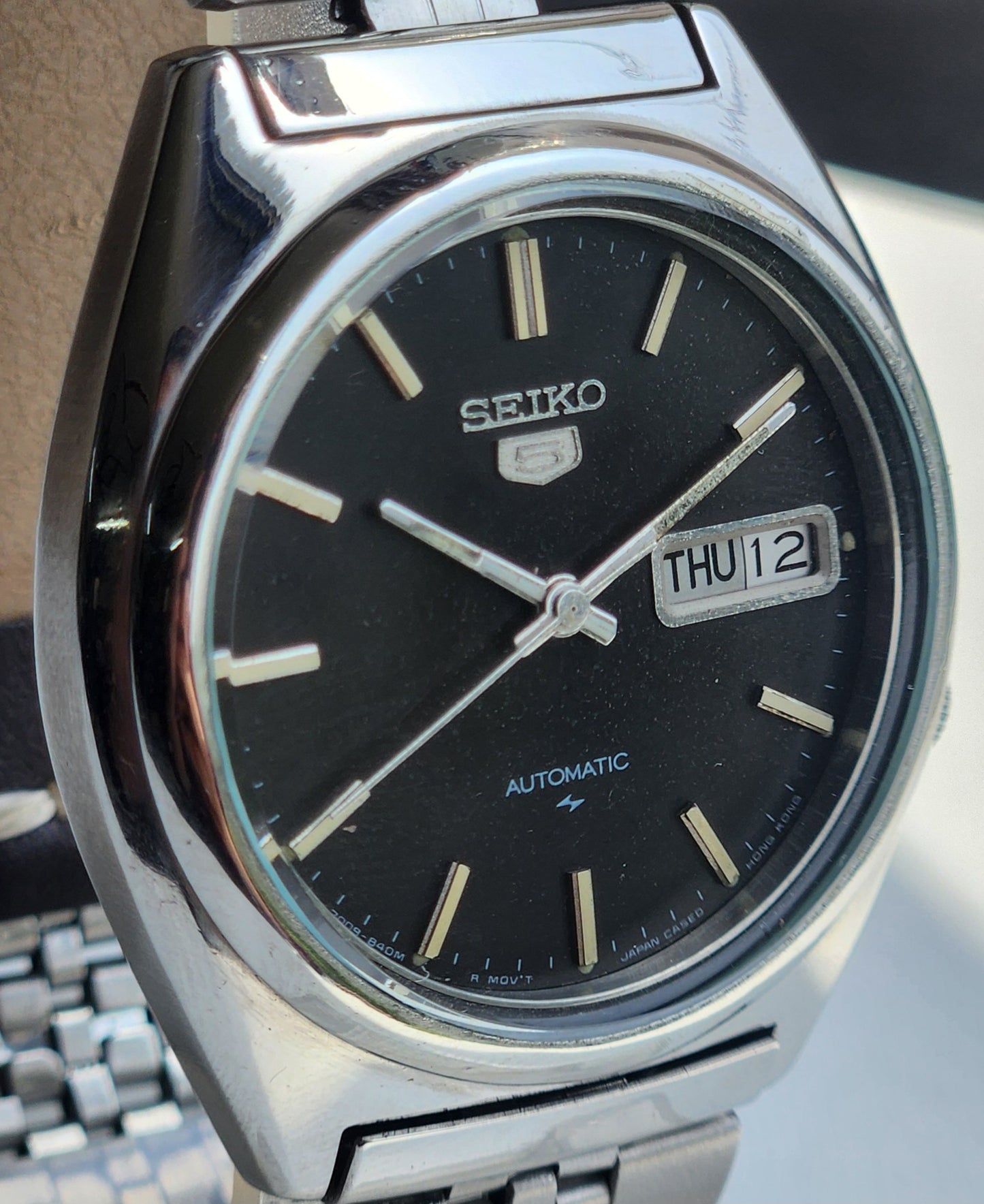 Vintage 1985 Original Seiko 5 Automatic 7009-8331 Black Face 17 Jewels Day-Date Japanese Men's Wrist Watch ET89