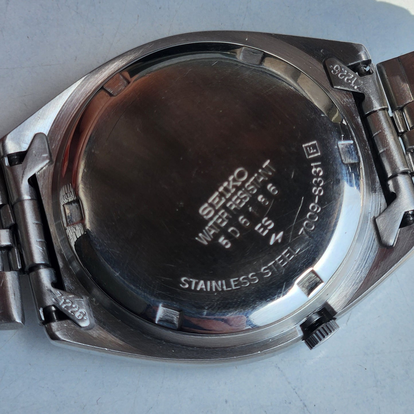 Vintage 1985 Original Seiko 5 Automatic 7009-8331 Black Face 17 Jewels Day-Date Japanese Men's Wrist Watch ET89