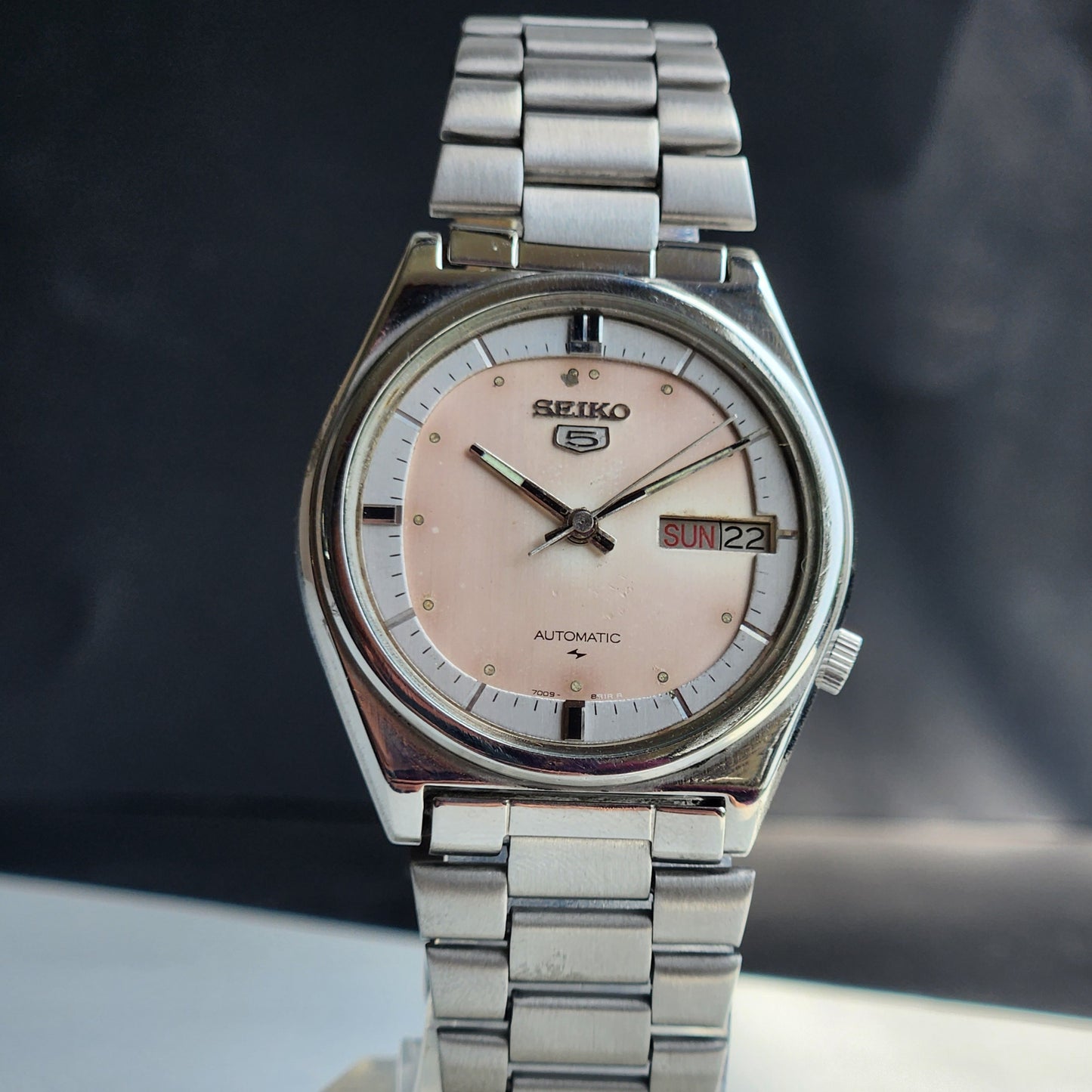 Vintage 1983 Original Seiko 5 Automatic 7009-876A Peach Face 17 Jewels Day-Date Japanese Men's Wrist Watch ET90