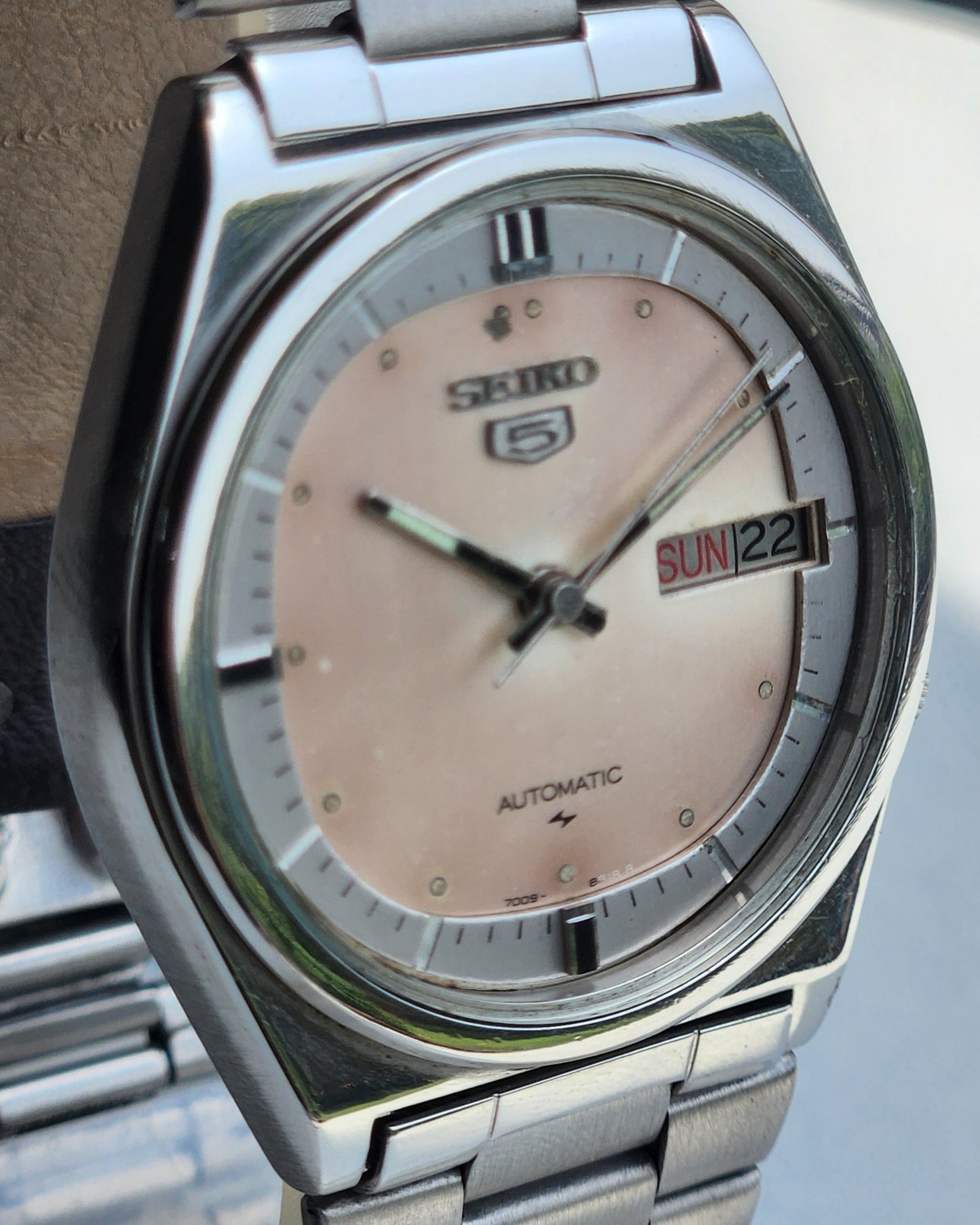 Vintage 1983 Original Seiko 5 Automatic 7009-876A Peach Face 17 Jewels Day-Date Japanese Men's Wrist Watch ET90