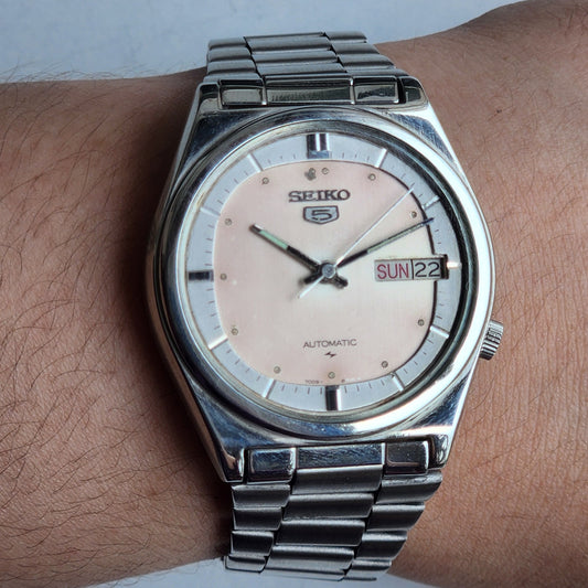 Vintage 1983 Original Seiko 5 Automatic 7009-876A Peach Face 17 Jewels Day-Date Japanese Men's Wrist Watch ET90