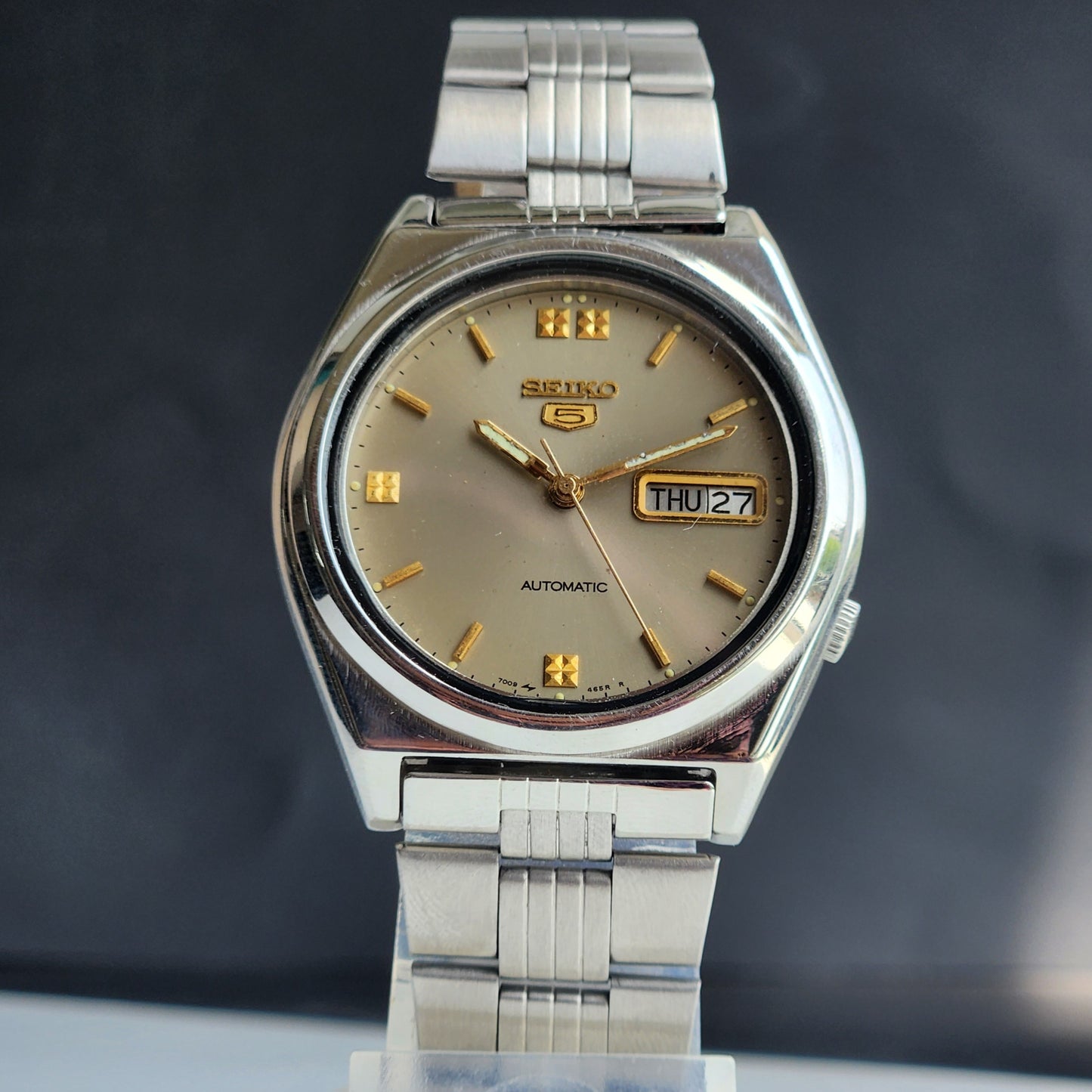 Vintage 1982 Original Seiko 5 Automatic 7009-876J Grey Face 17 Jewels Day-Date Japanese Men's Wrist Watch ET91