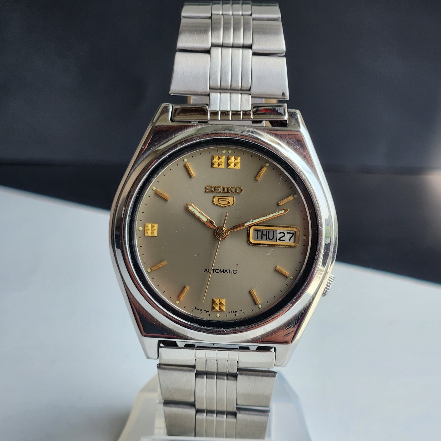 Vintage 1982 Original Seiko 5 Automatic 7009-876J Grey Face 17 Jewels Day-Date Japanese Men's Wrist Watch ET91