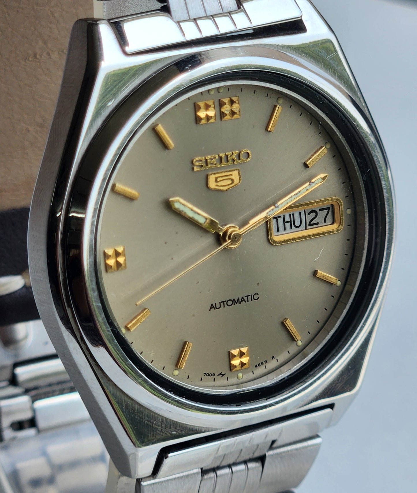 Vintage 1982 Original Seiko 5 Automatic 7009-876J Grey Face 17 Jewels Day-Date Japanese Men's Wrist Watch ET91