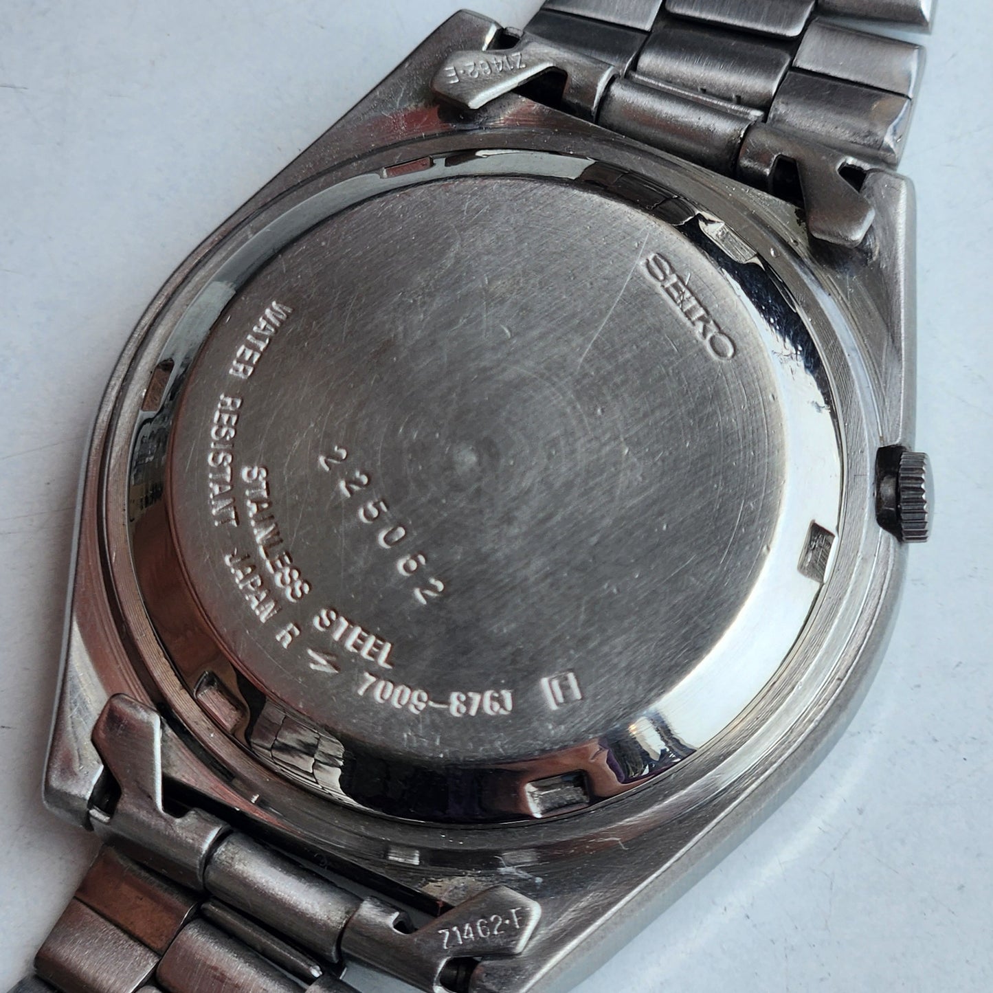Vintage 1982 Original Seiko 5 Automatic 7009-876J Grey Face 17 Jewels Day-Date Japanese Men's Wrist Watch ET91