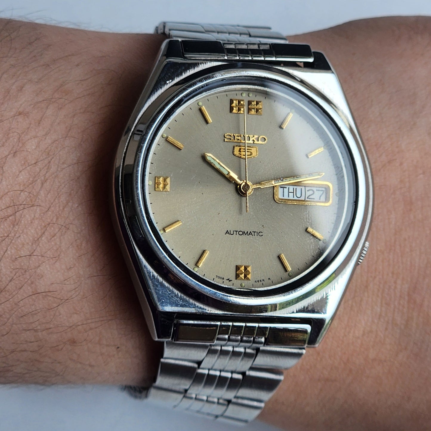 Vintage 1982 Original Seiko 5 Automatic 7009-876J Grey Face 17 Jewels Day-Date Japanese Men's Wrist Watch ET91