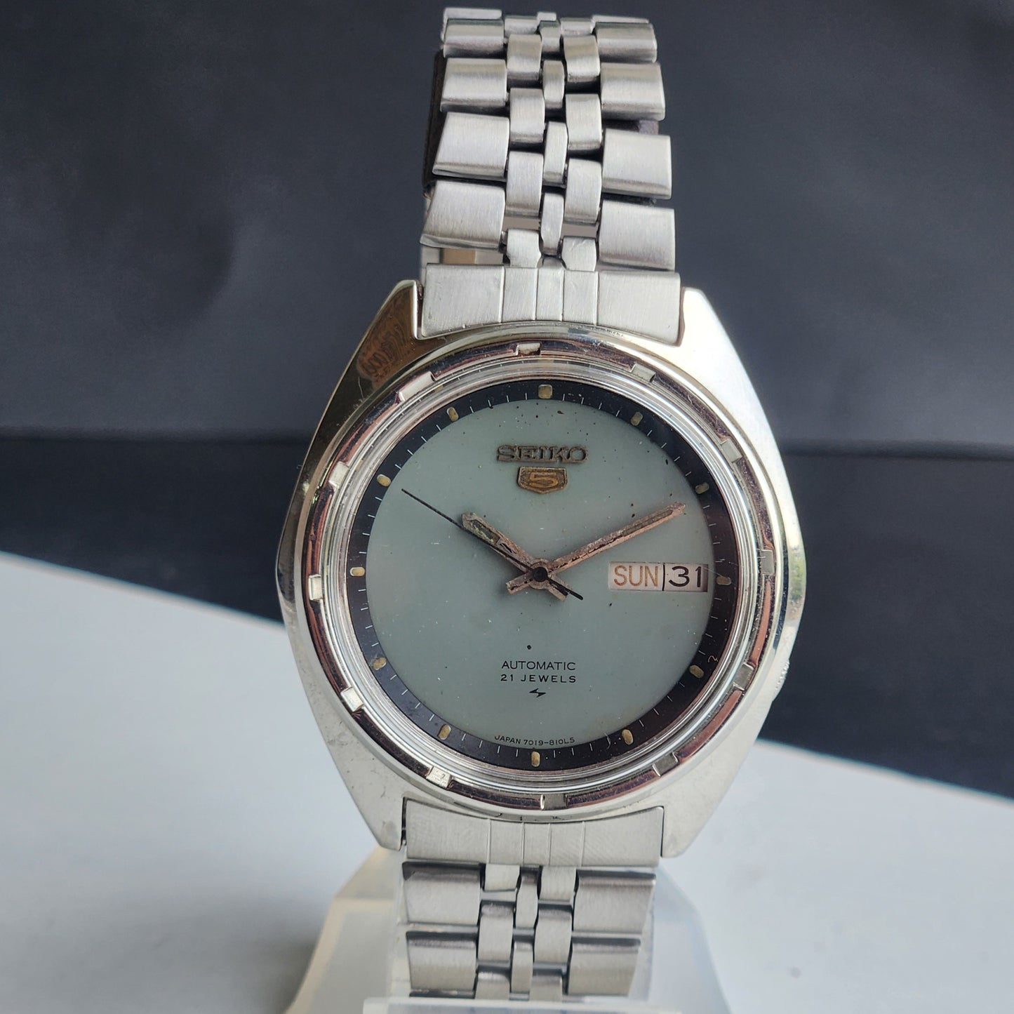 Vintage 1977 Original Seiko 5 Automatic 7019-8080 Grey Face 21 Jewels Day-Date Japanese Men's Wrist Watch ET93
