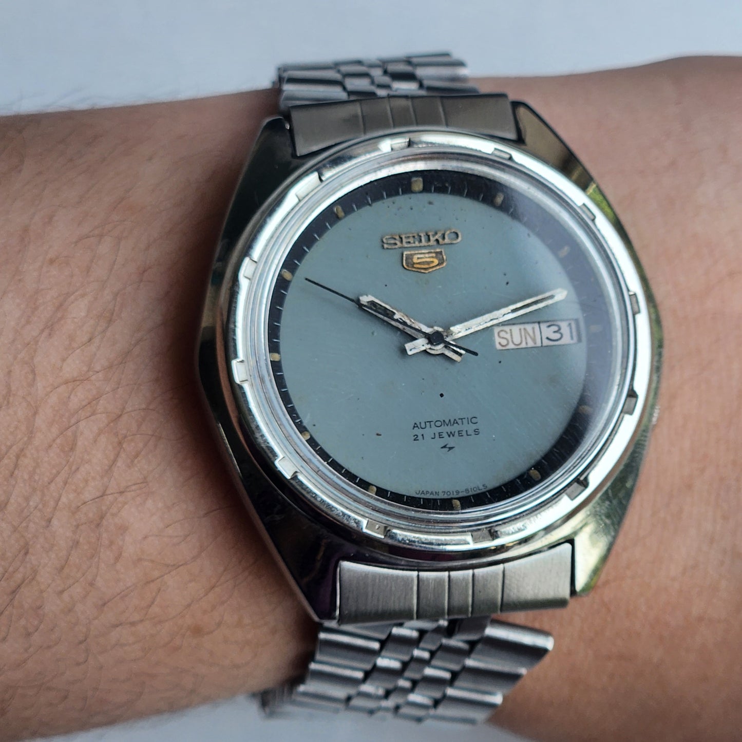 Vintage 1977 Original Seiko 5 Automatic 7019-8080 Grey Face 21 Jewels Day-Date Japanese Men's Wrist Watch ET93