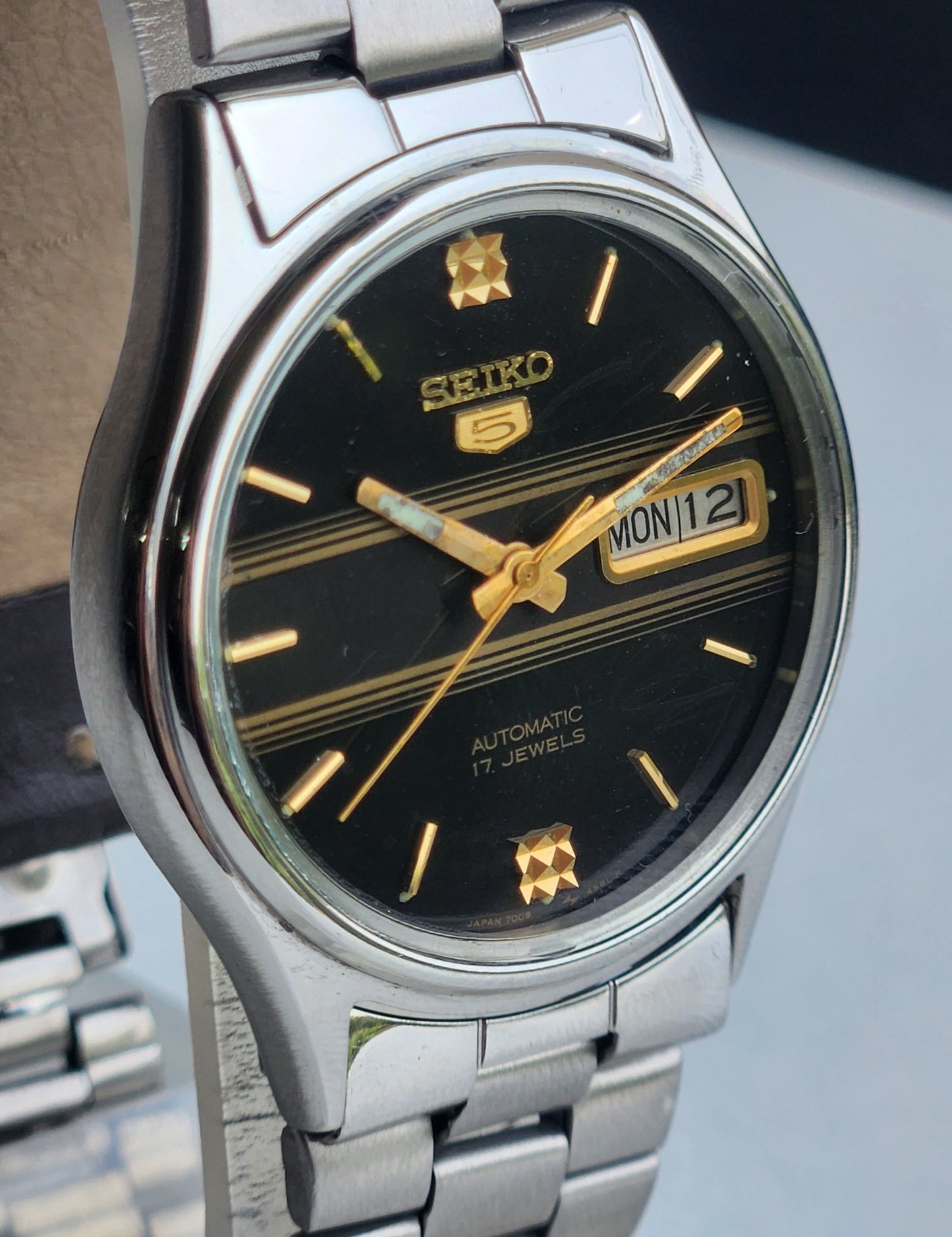 Vintage 1976 Original Seiko 5 Automatic 7009-3101 Black Face 17 Jewels Day-Date Japanese Men's Wrist Watch ET94