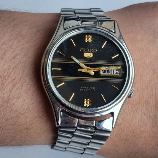 Vintage 1976 Original Seiko 5 Automatic 7009-3101 Black Face 17 Jewels Day-Date Japanese Men's Wrist Watch ET94