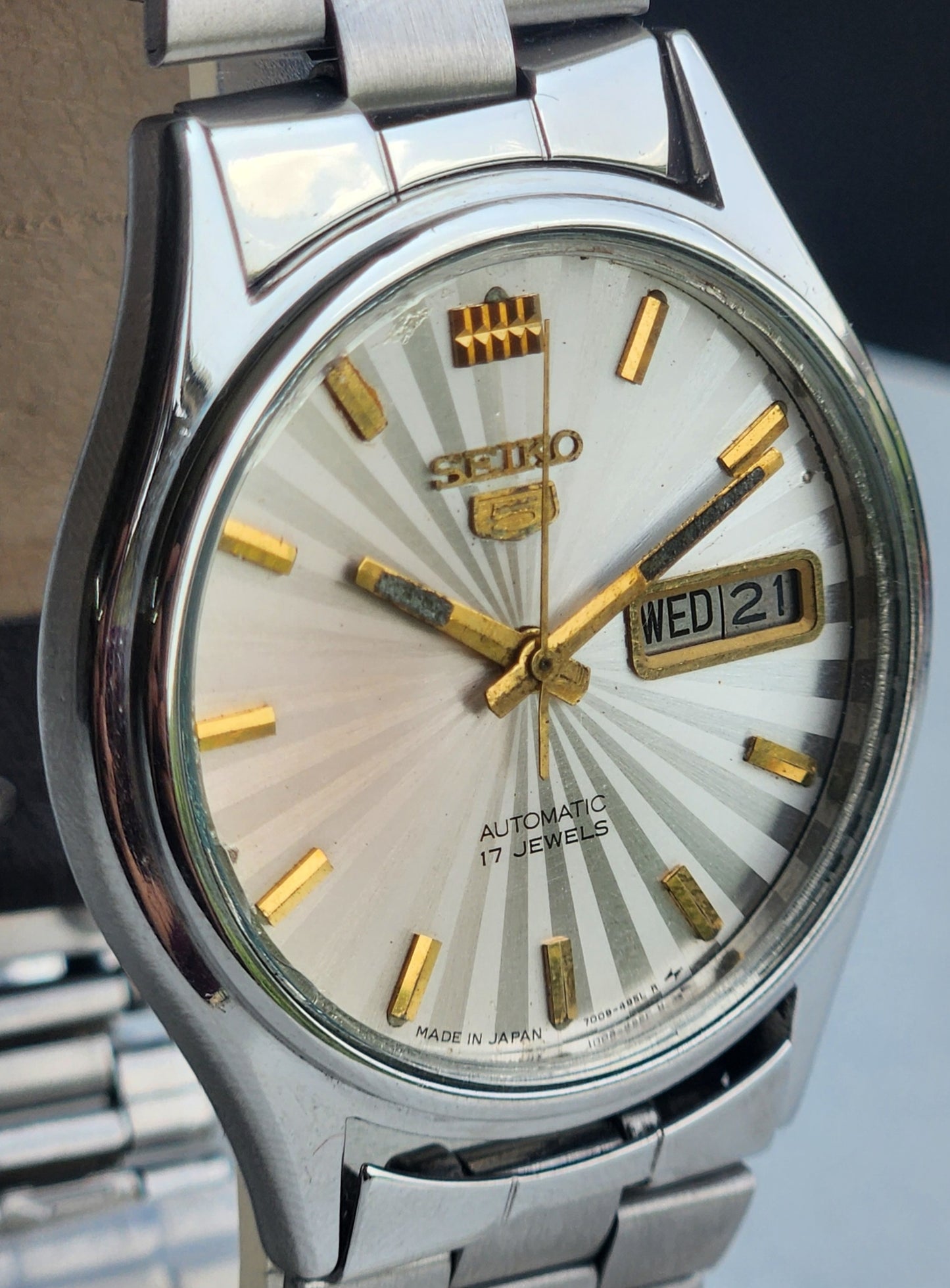Vintage 1985 Original Seiko 5 Automatic 7009-3101 White Face 17 Jewels Day-Date Japanese Men's Wrist Watch ET96