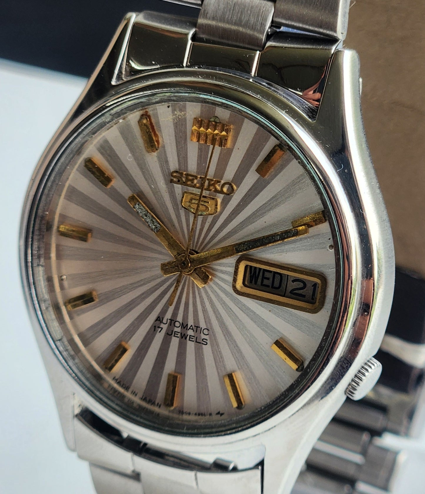Vintage 1985 Original Seiko 5 Automatic 7009-3101 White Face 17 Jewels Day-Date Japanese Men's Wrist Watch ET96