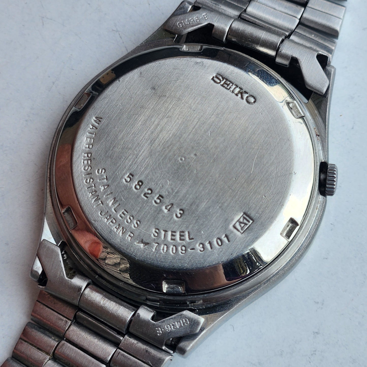 Vintage 1985 Original Seiko 5 Automatic 7009-3101 White Face 17 Jewels Day-Date Japanese Men's Wrist Watch ET96