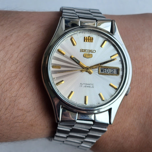 Vintage 1985 Original Seiko 5 Automatic 7009-3101 White Face 17 Jewels Day-Date Japanese Men's Wrist Watch ET96