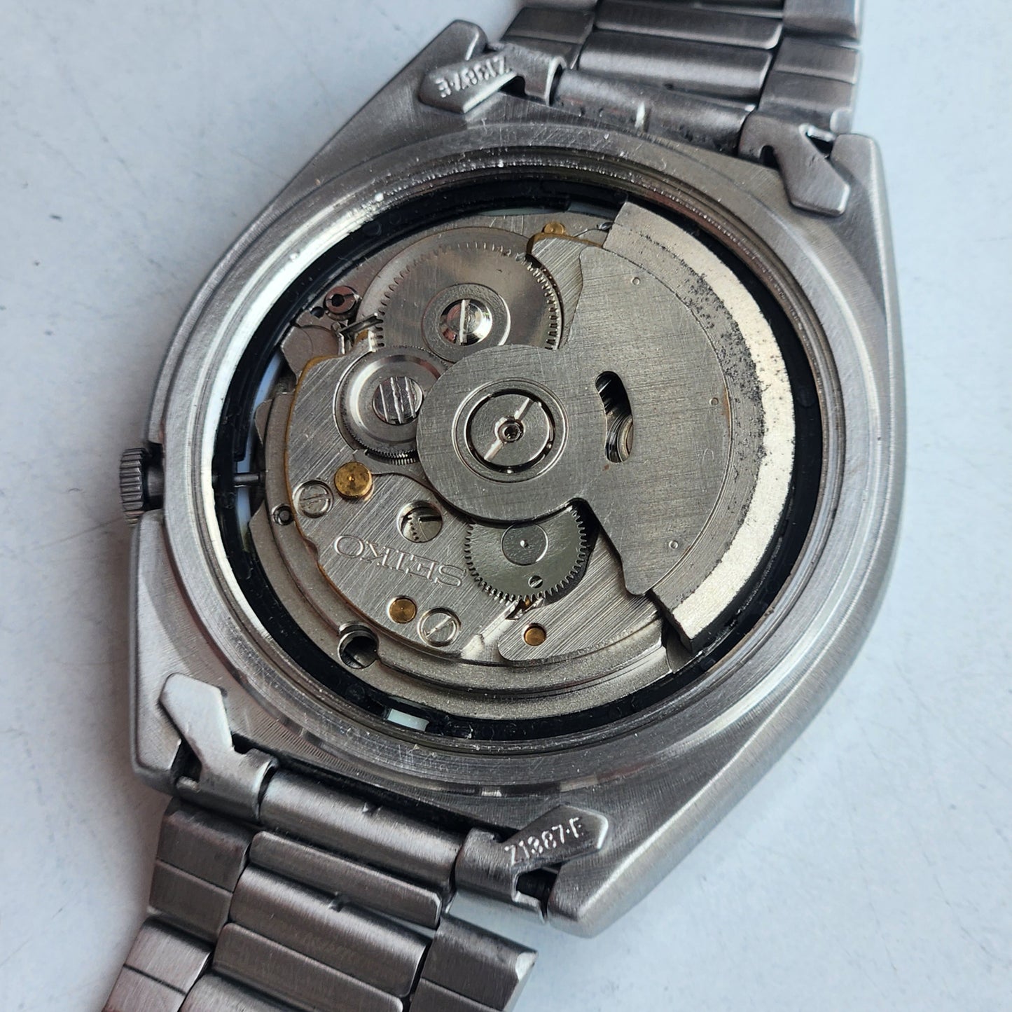 Vintage 1980 Original Seiko 5 Automatic 7009-3130 Grey Face 21 Jewels Day-Date Japanese Men's Wrist Watch ET99