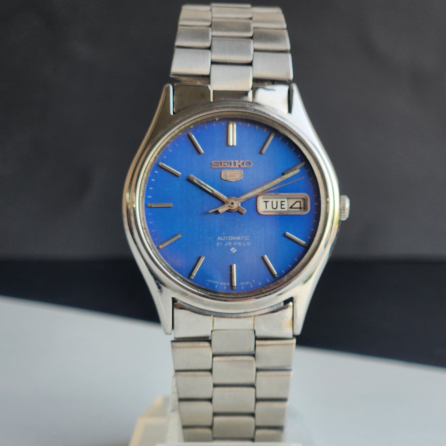 Vintage 1984 Original Seiko 5 Automatic 6319-520A Blue Face 21 Jewels Day-Date Japanese Men's Wrist Watch ET101