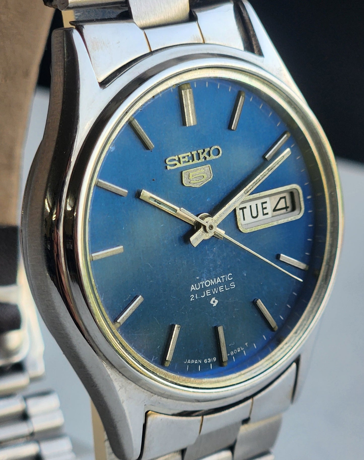 Vintage 1984 Original Seiko 5 Automatic 6319-520A Blue Face 21 Jewels Day-Date Japanese Men's Wrist Watch ET101