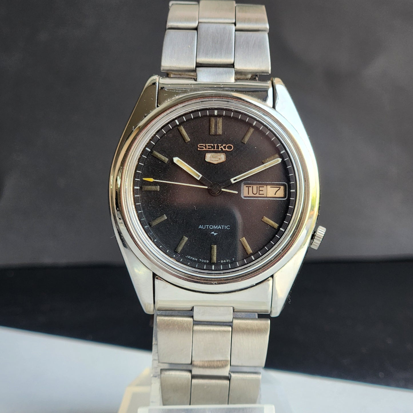 Vintage 1984 Original Seiko 5 Automatic 7009-3161 Black Face 17 Jewels Day-Date Japanese Men's Wrist Watch ET102
