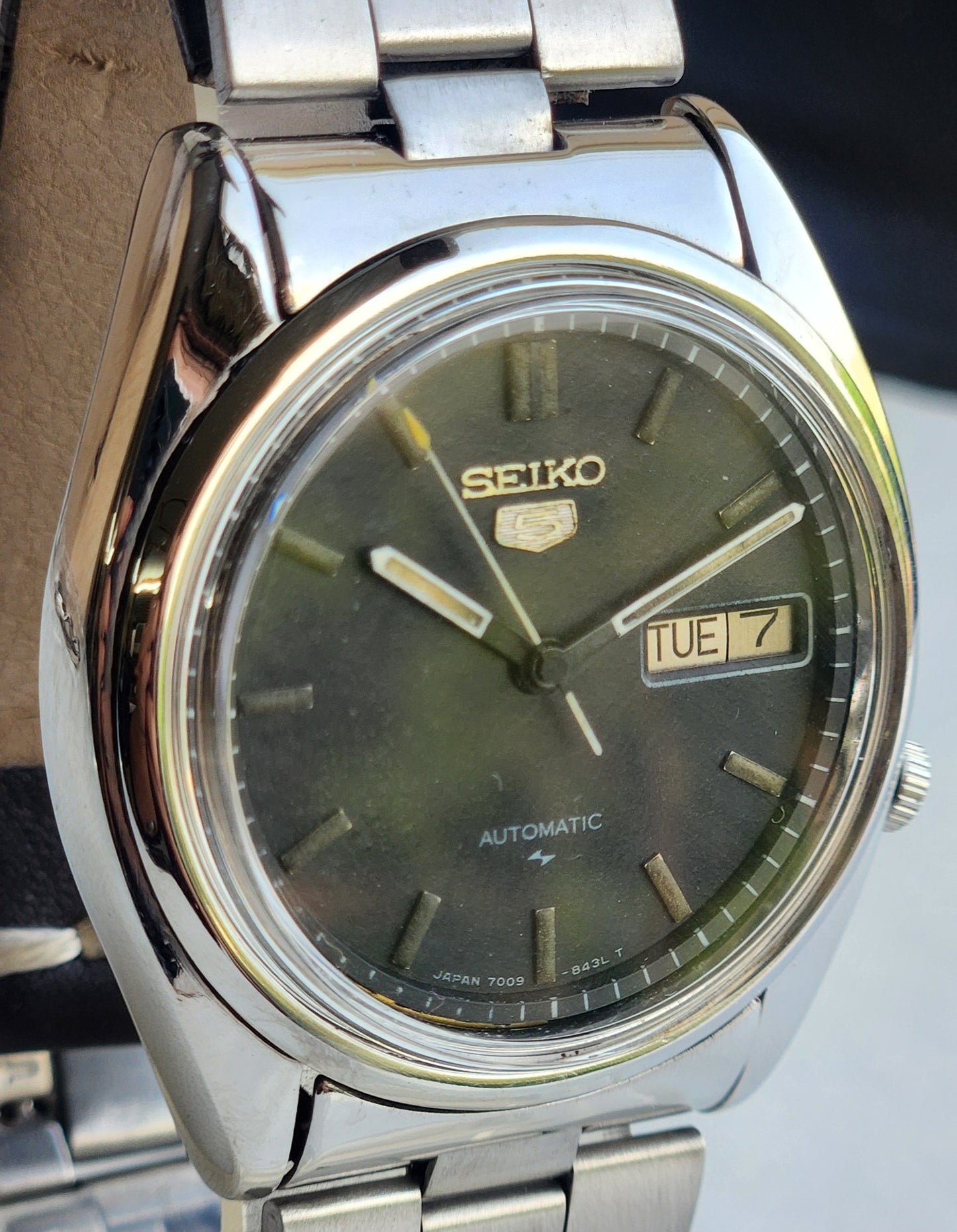 Vintage 1984 Original Seiko 5 Automatic 7009-3161 Black Face 17 Jewels Day-Date Japanese Men's Wrist Watch ET102