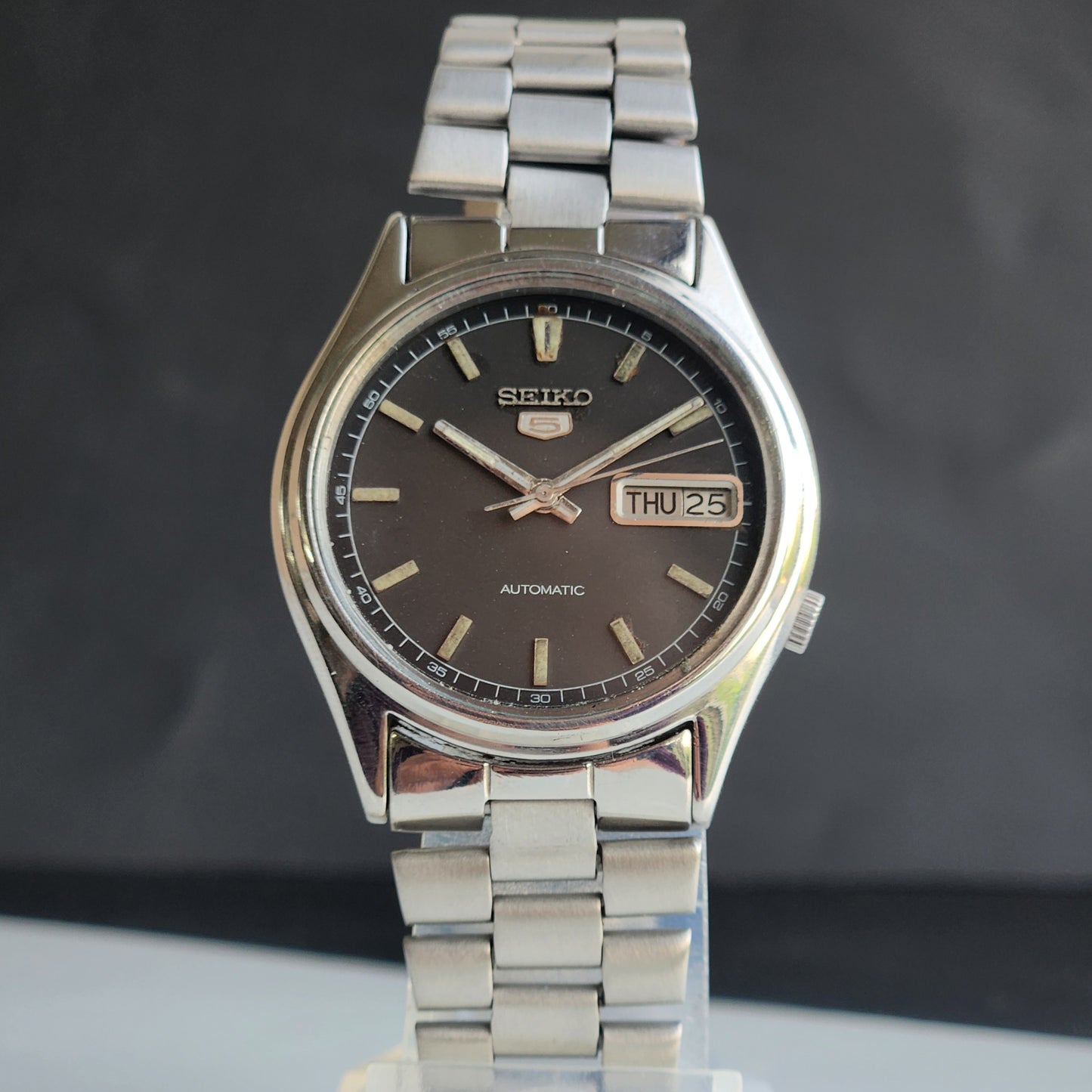 Vintage 1983 Original Seiko 5 Automatic 7009-3100 Black Face 17 Jewels Day-Date Japanese Men's Wrist Watch ET104