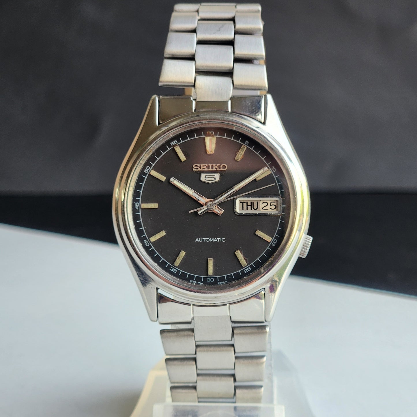 Vintage 1983 Original Seiko 5 Automatic 7009-3100 Black Face 17 Jewels Day-Date Japanese Men's Wrist Watch ET104