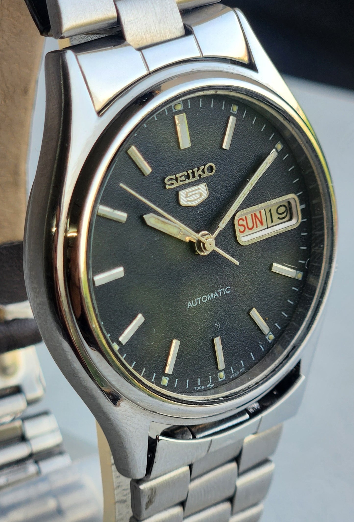Vintage 1979 Original Seiko 5 Automatic 7009-3170 Black Face 17 Jewels Day-Date Japanese Men's Wrist Watch ET105