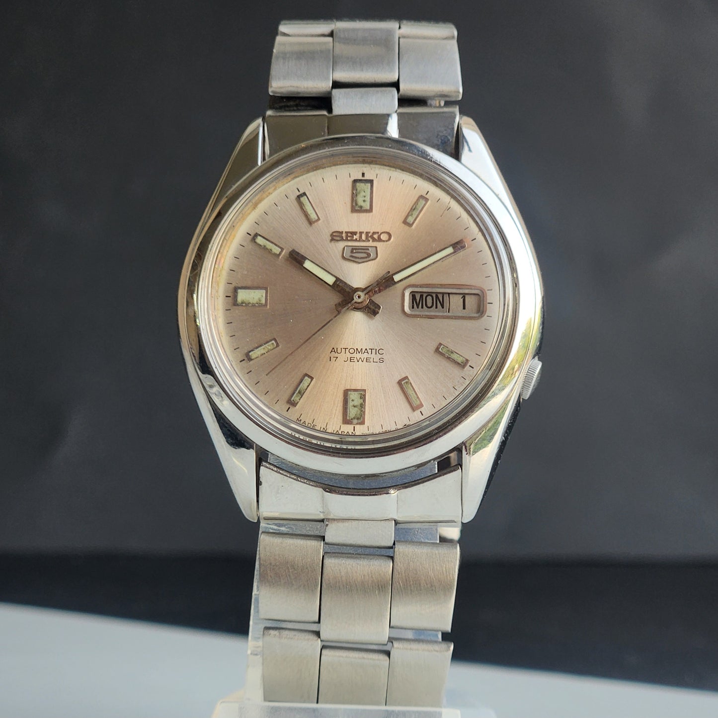 Vintage 1981 Original Seiko 5 Automatic 7009-5320 Silver Face 17 Jewels Day-Date Japanese Men's Wrist Watch ET106