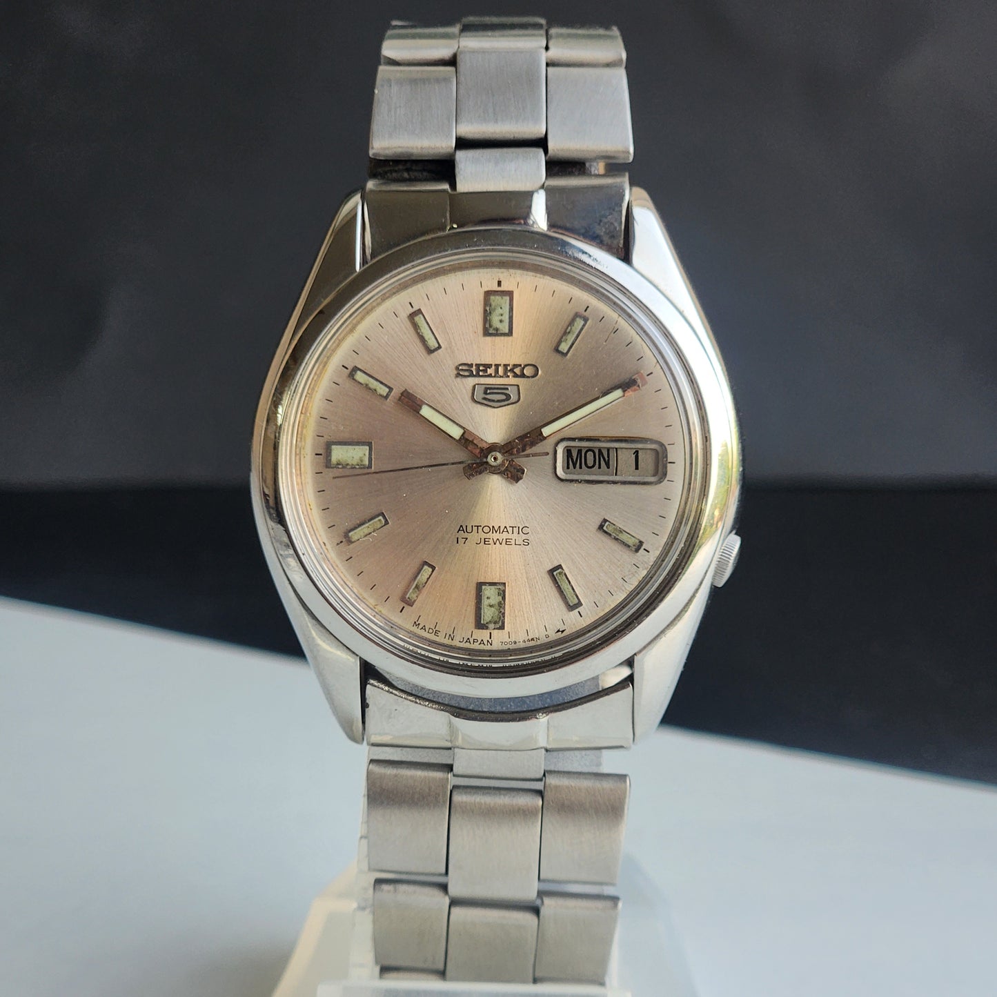 Vintage 1981 Original Seiko 5 Automatic 7009-5320 Silver Face 17 Jewels Day-Date Japanese Men's Wrist Watch ET106
